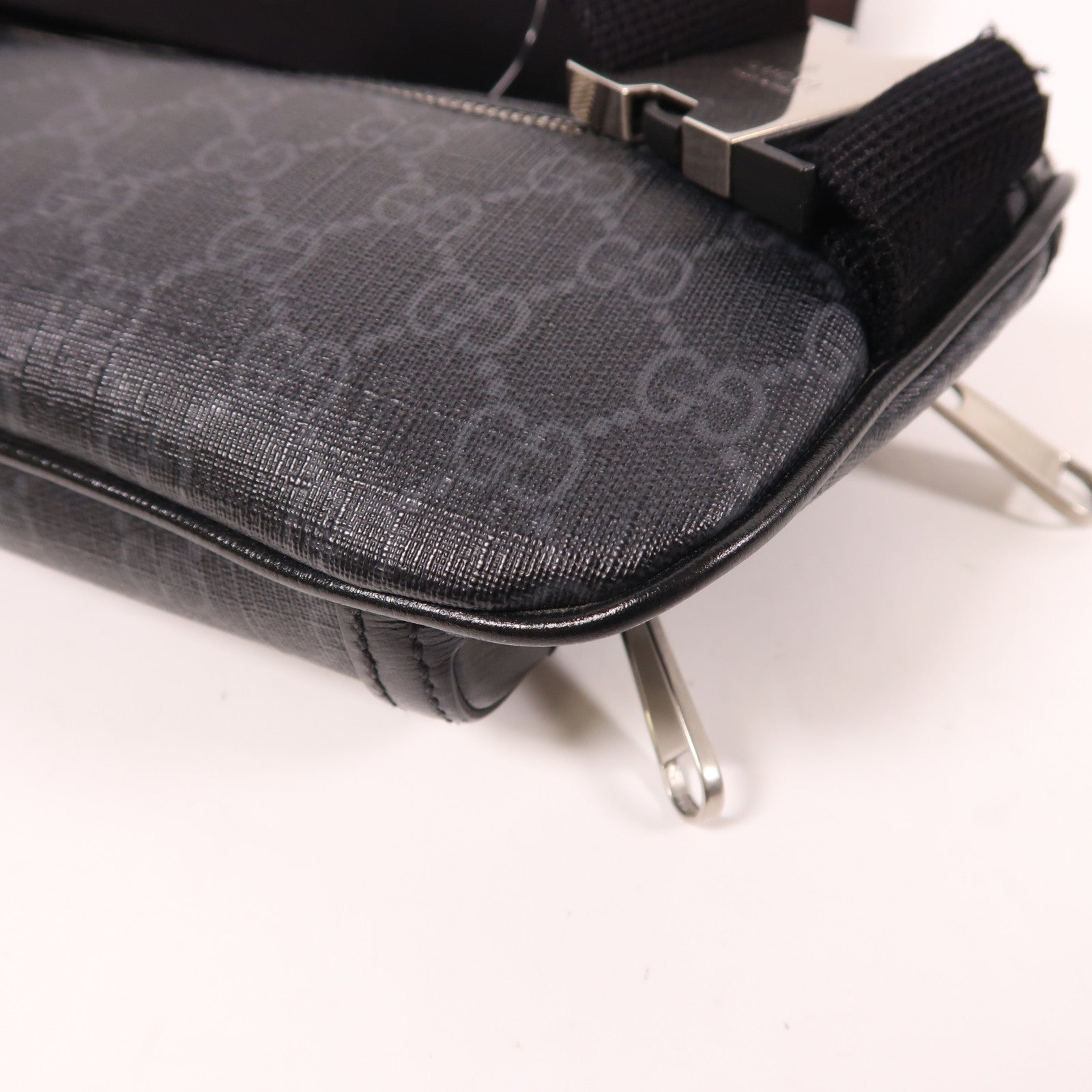 GUCCI 塗層帆布Waist Bag銀扣腰包