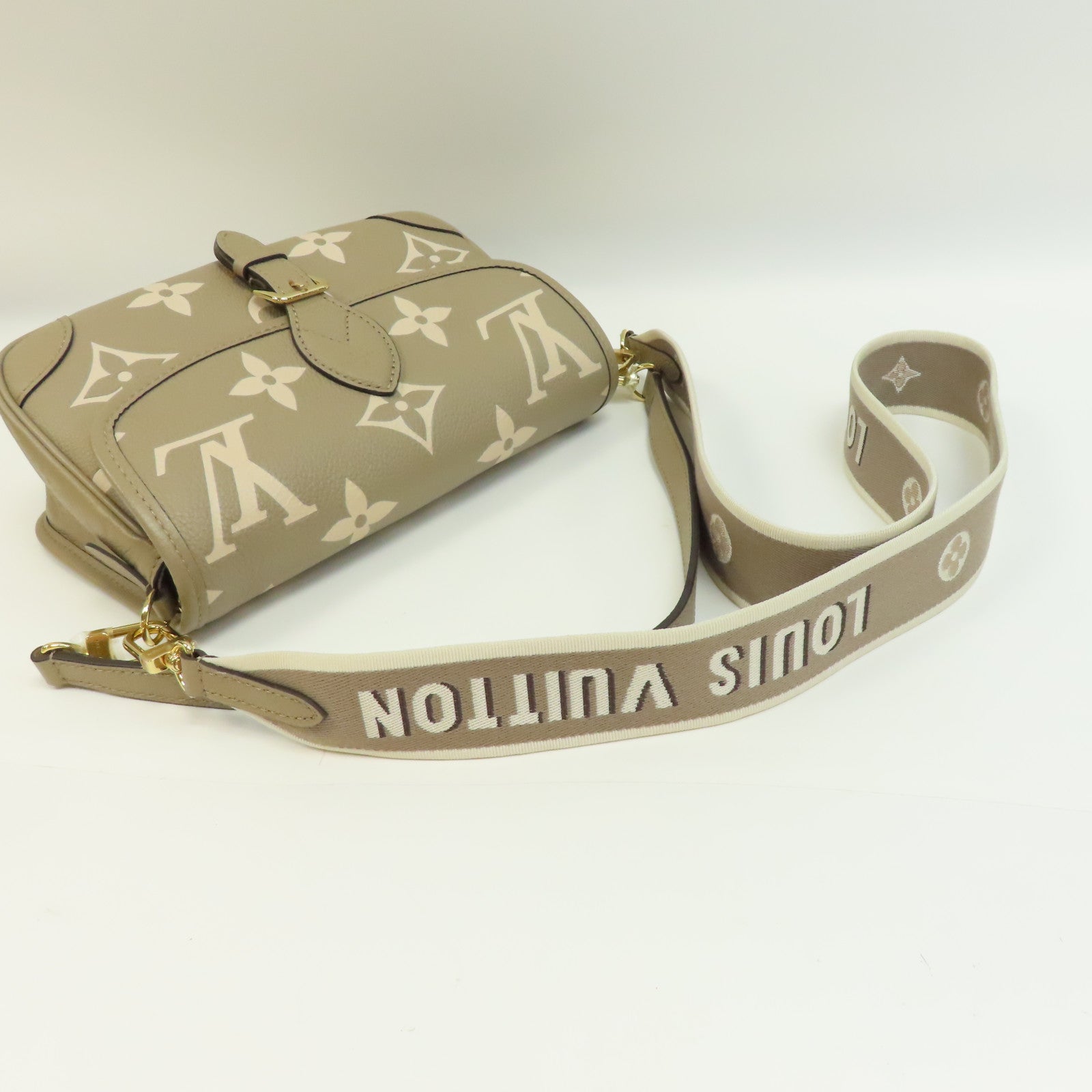 LOUIS VUITTON Monogram Empereinte Diane金扣肩背袋米色