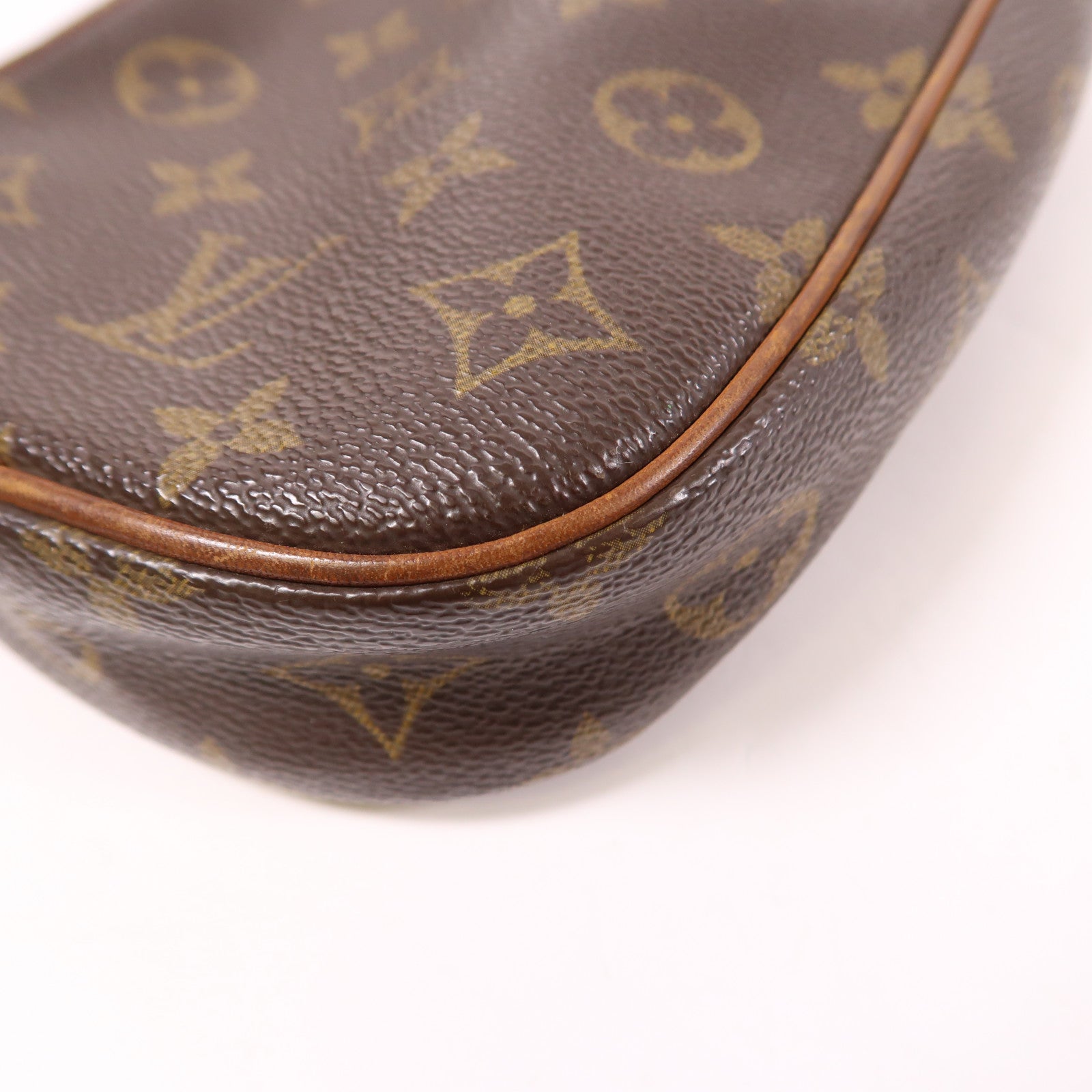 LOUIS VUITTON Monogram Pochette Gange金扣腰包