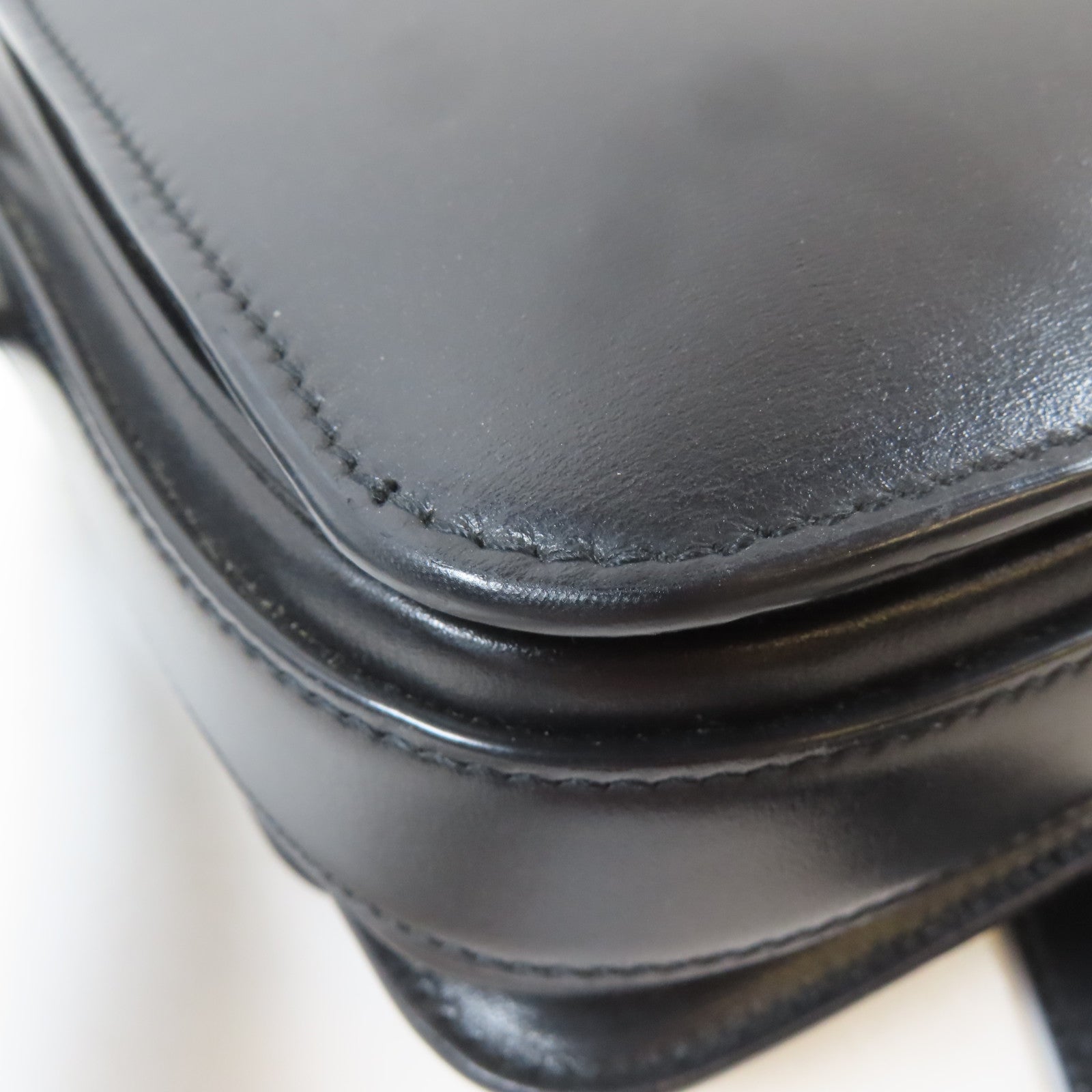 YVES SAINT LAURENT 牛皮皮革Shoulder Bag金扣肩背袋黑色