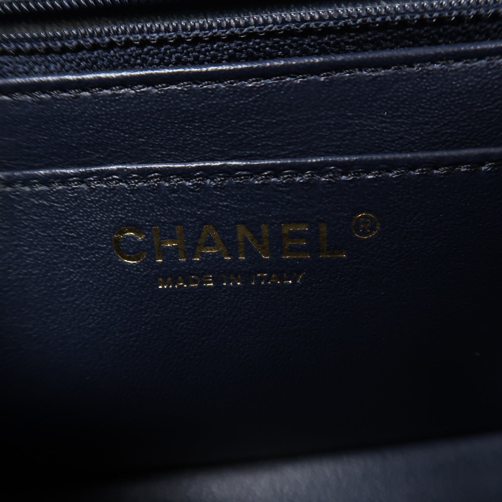 CHANEL 菱格羊皮皮革Mini 17cm金扣鏈帶肩背袋深藍色