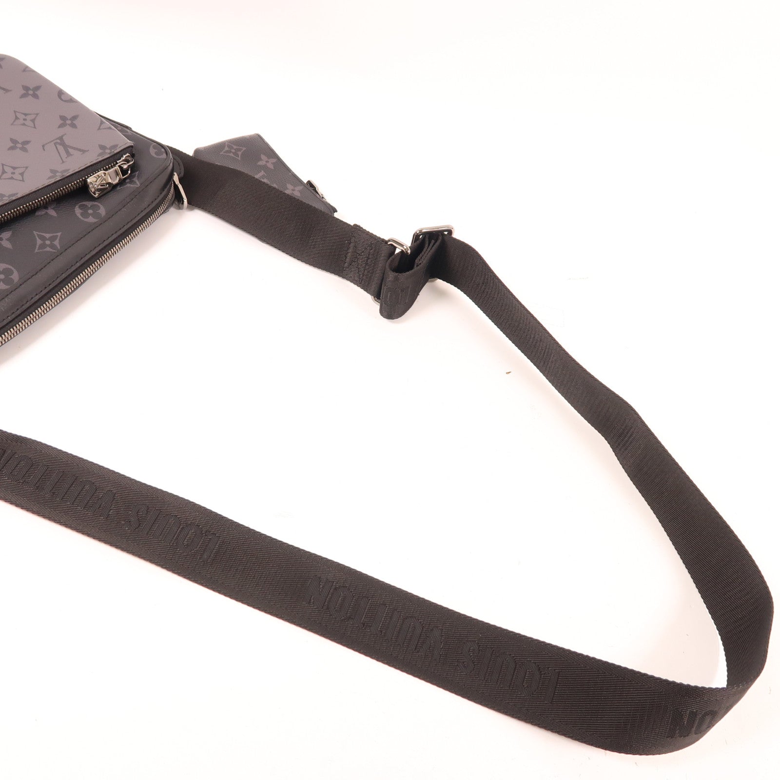 LOUIS VUITTON Monogram Eclipse Reverse Trio Messenger銀扣肩背袋灰色