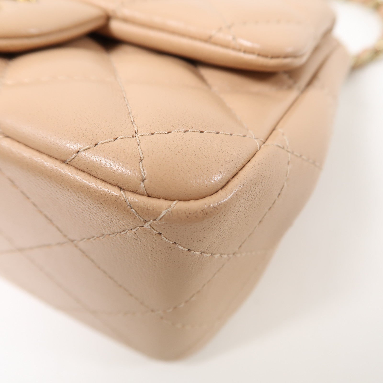 CHANEL 菱格羊皮皮革Chain Shoulder金扣鏈帶肩背袋米色