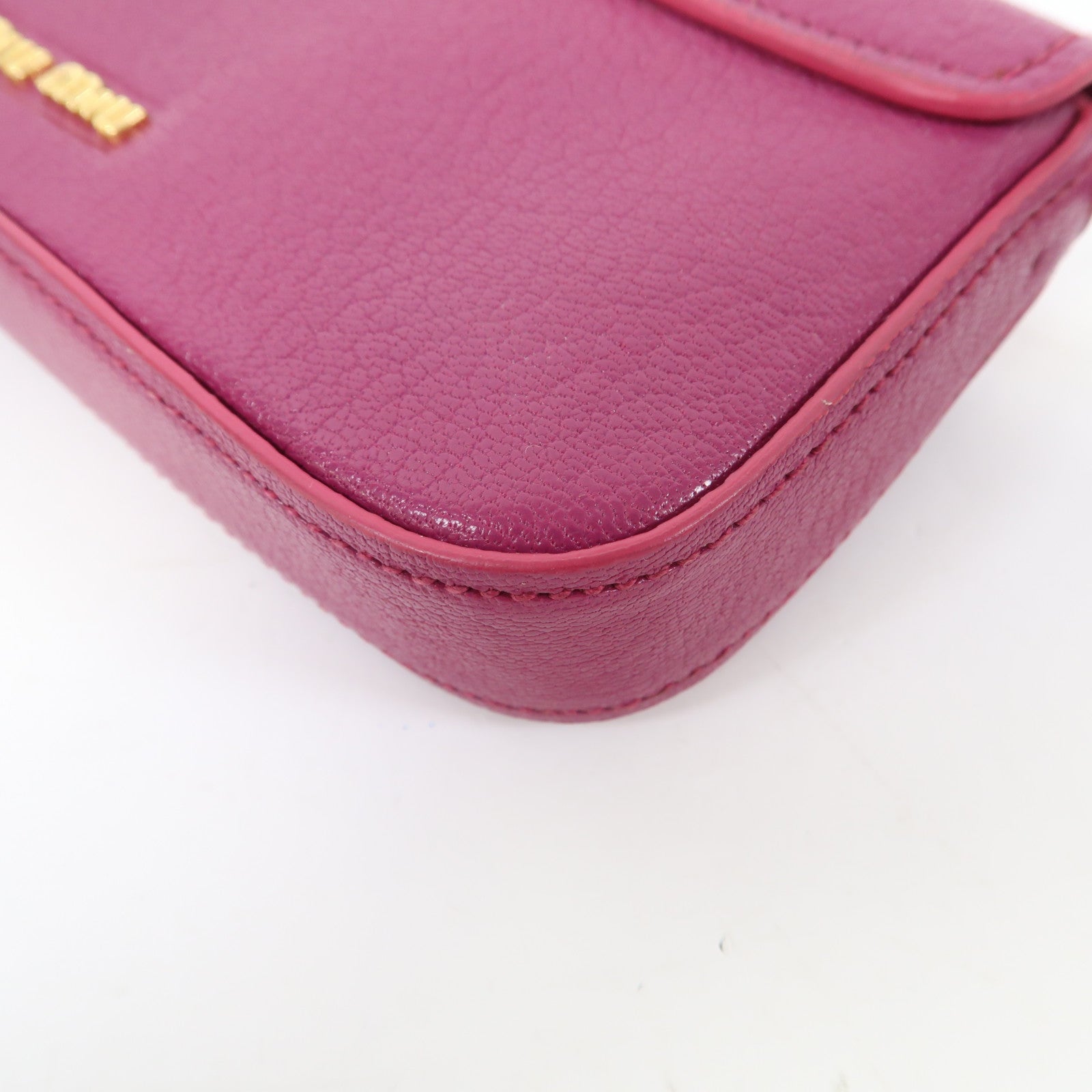 Miu Miu 牛皮皮革Clutch金扣手拿包紫紅色