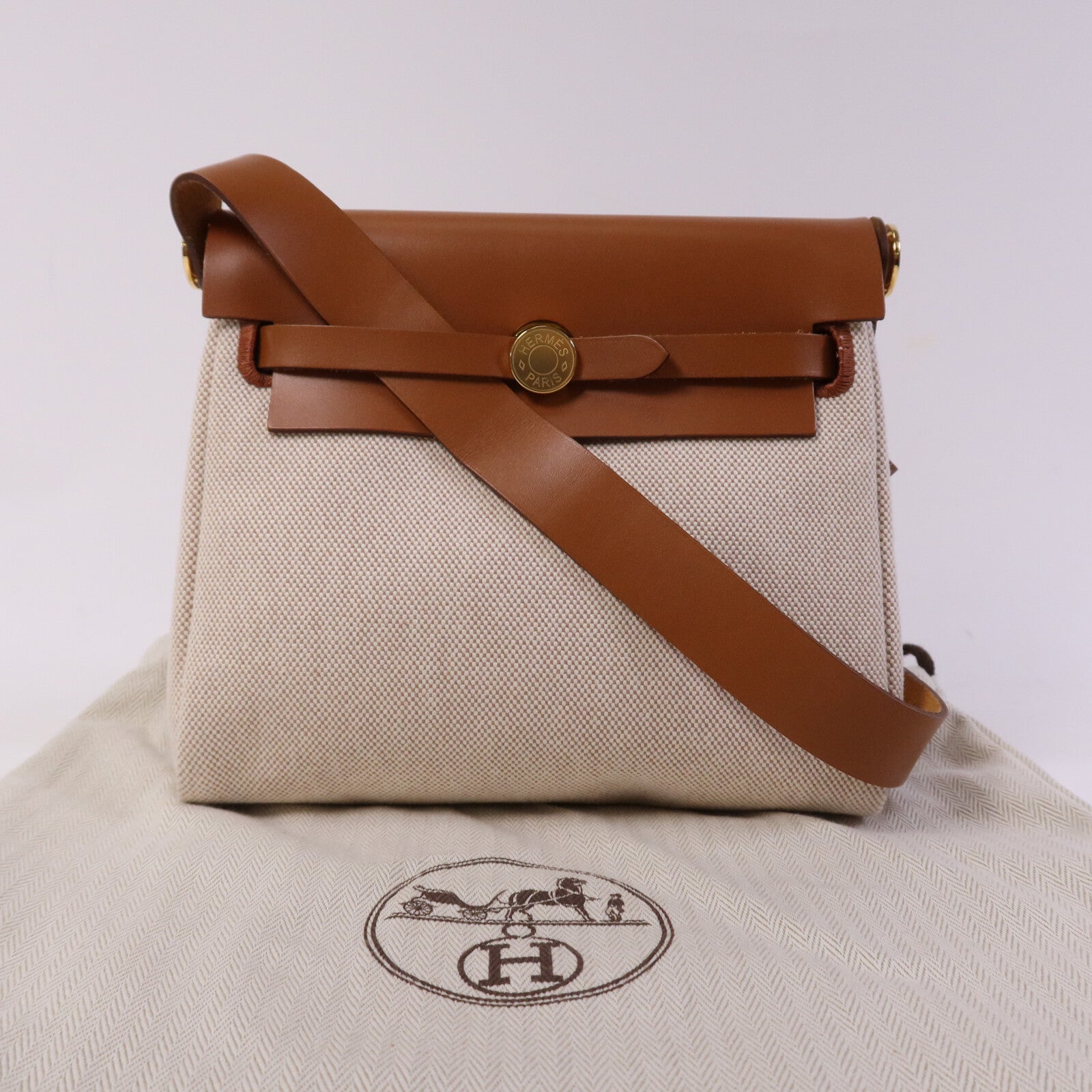 HERMES 帆布Mini Herbag金扣肩背袋Fauve