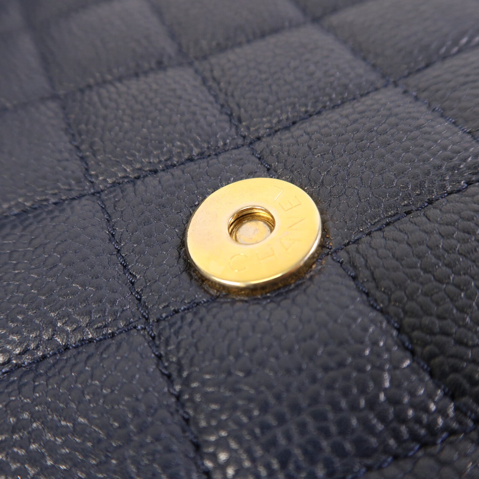 CHANEL 牛皮皮革Filigree Flap金扣鏈帶肩背袋