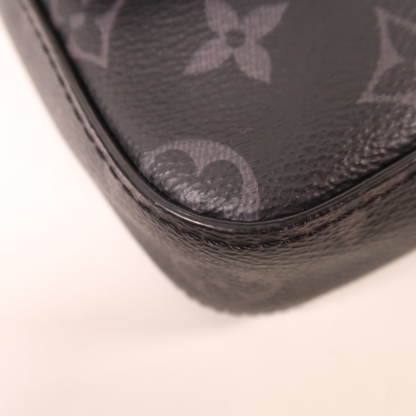 LOUIS VUITTON Monogram Eclipse Reverse Trio Messenger銀扣肩背袋灰色
