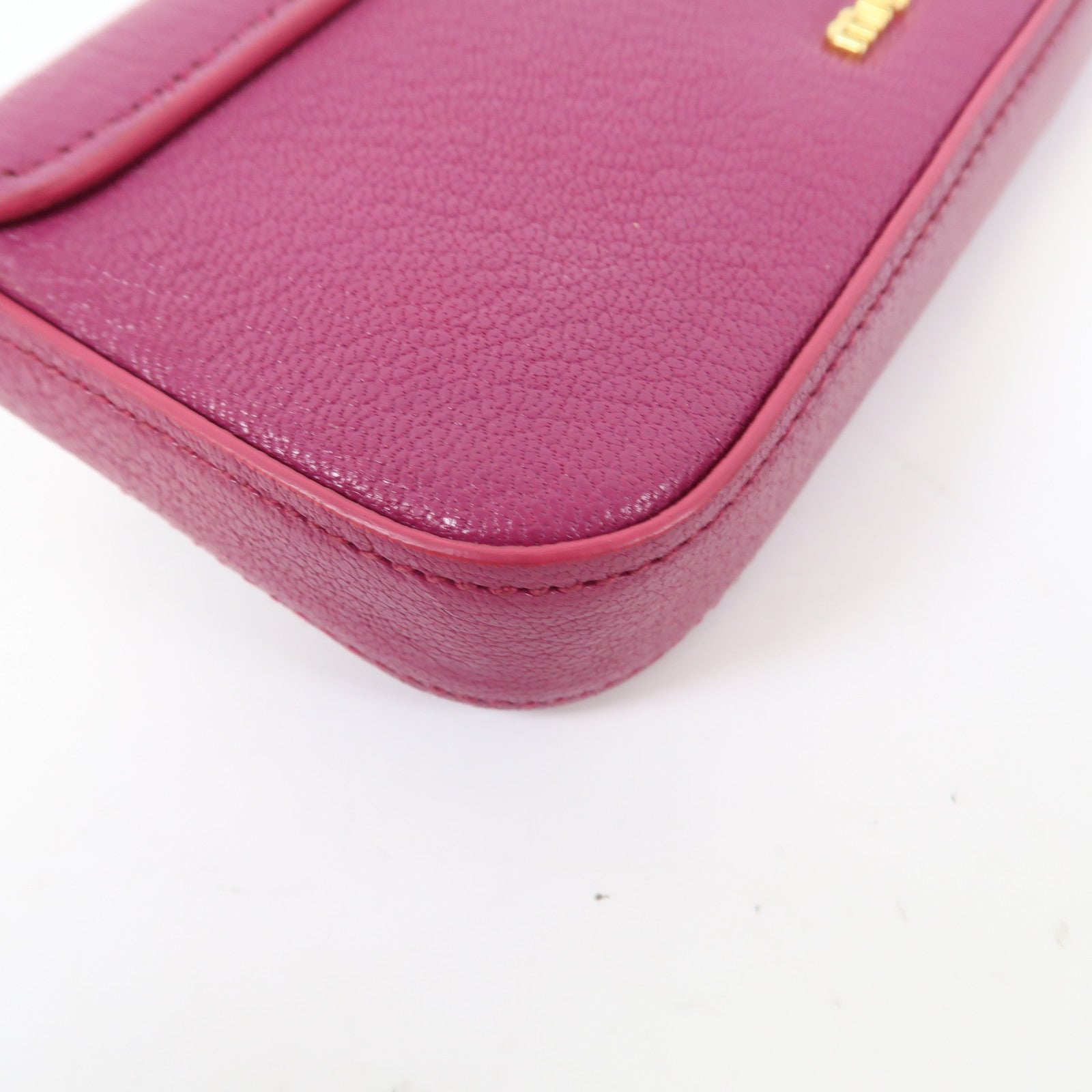 Miu Miu 牛皮皮革Clutch金扣手拿包紫紅色