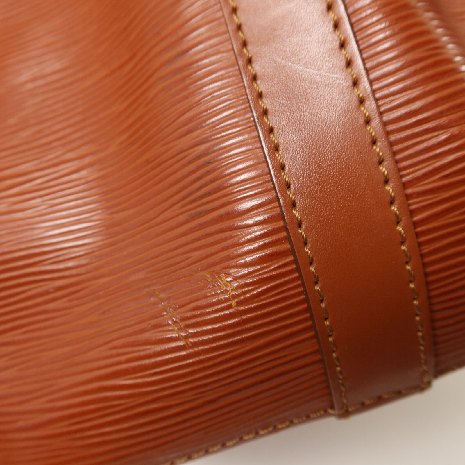 LOUIS VUITTON Epi Petit Noe金扣肩背袋