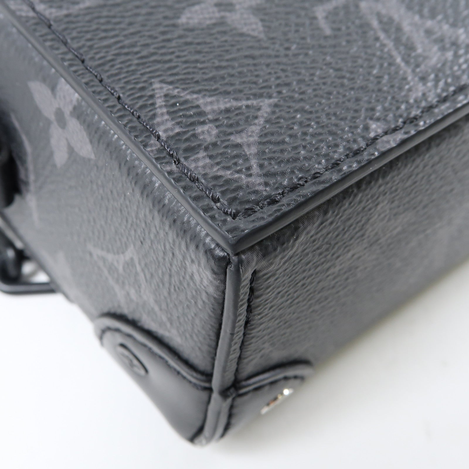 LOUIS VUITTON Monogram Eclipse Steamer Wearable Wallet肩背袋黑色