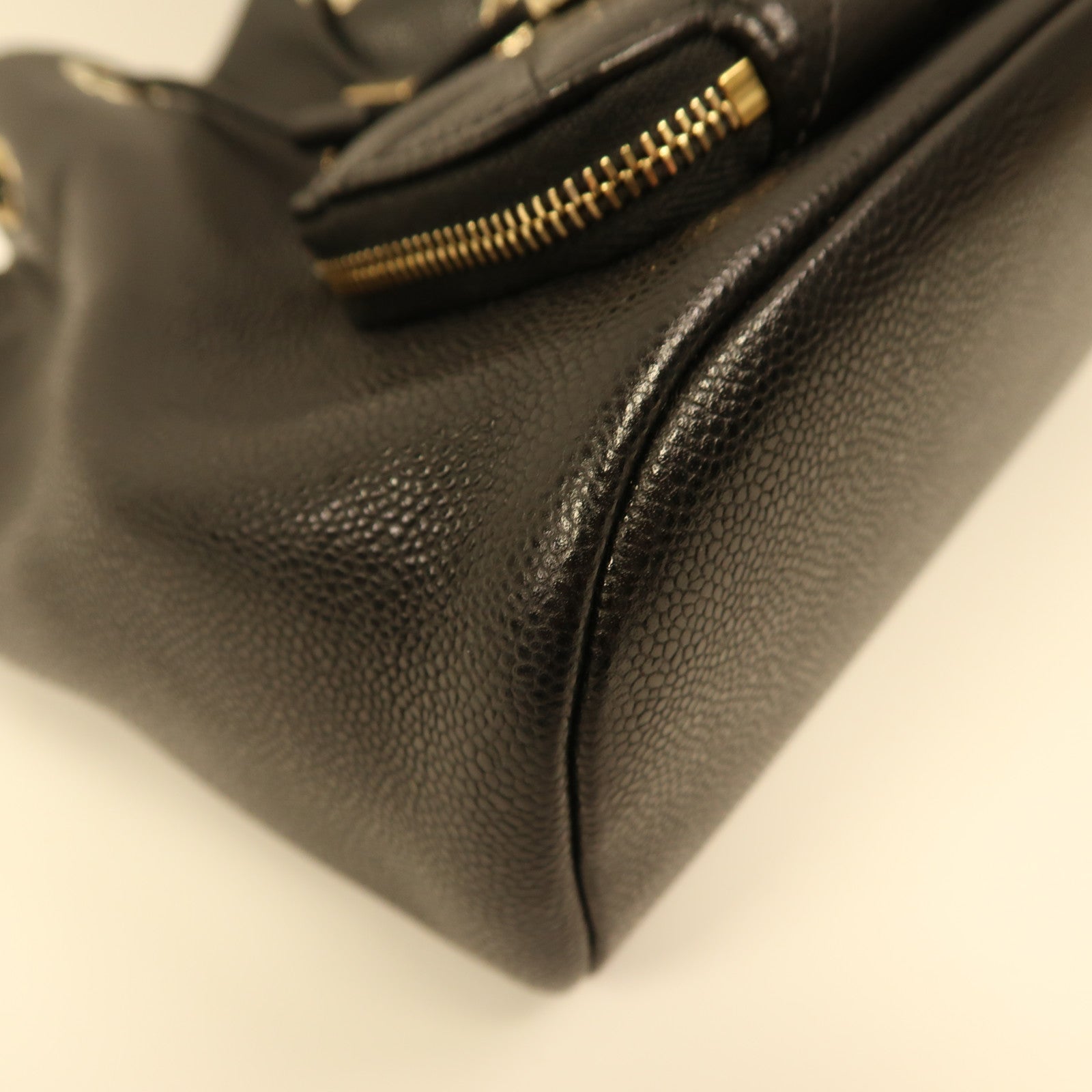 CHANEL 牛皮皮革Bucket Bag金扣肩背袋黑色