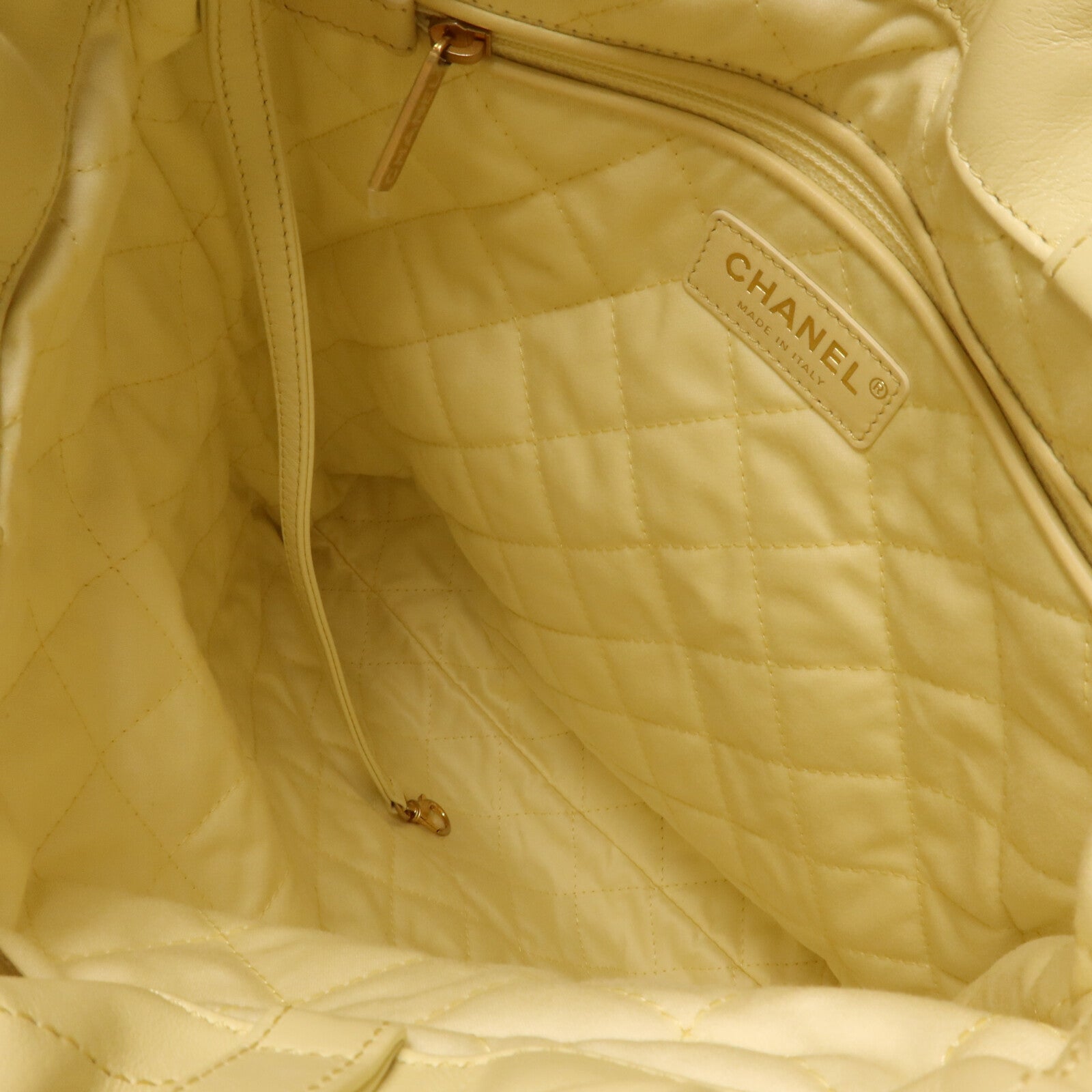 CHANEL 牛皮皮革Chanel 22鏈帶背包