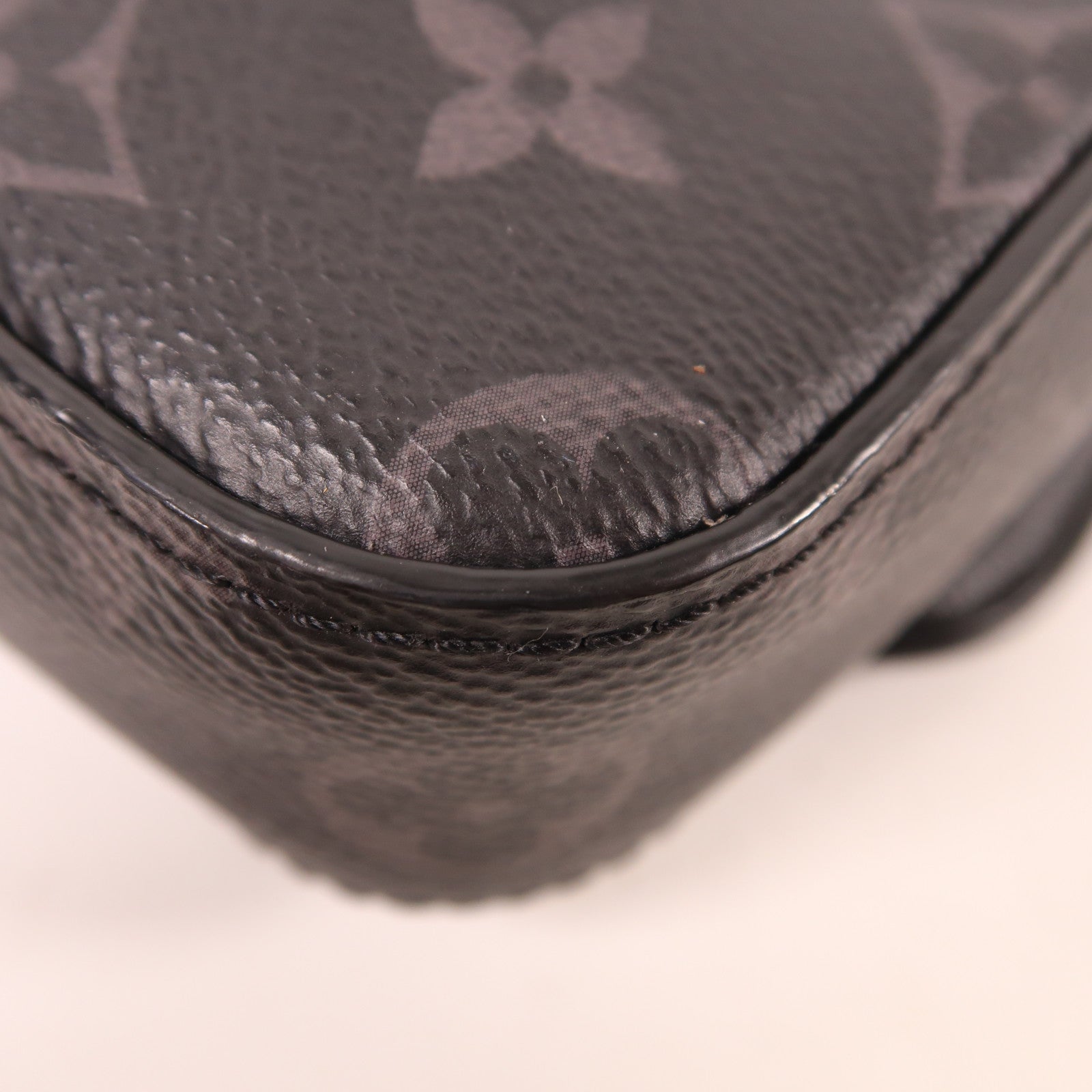 LOUIS VUITTON Monogram Eclipse Reverse Trio Messenger銀扣肩背袋灰色