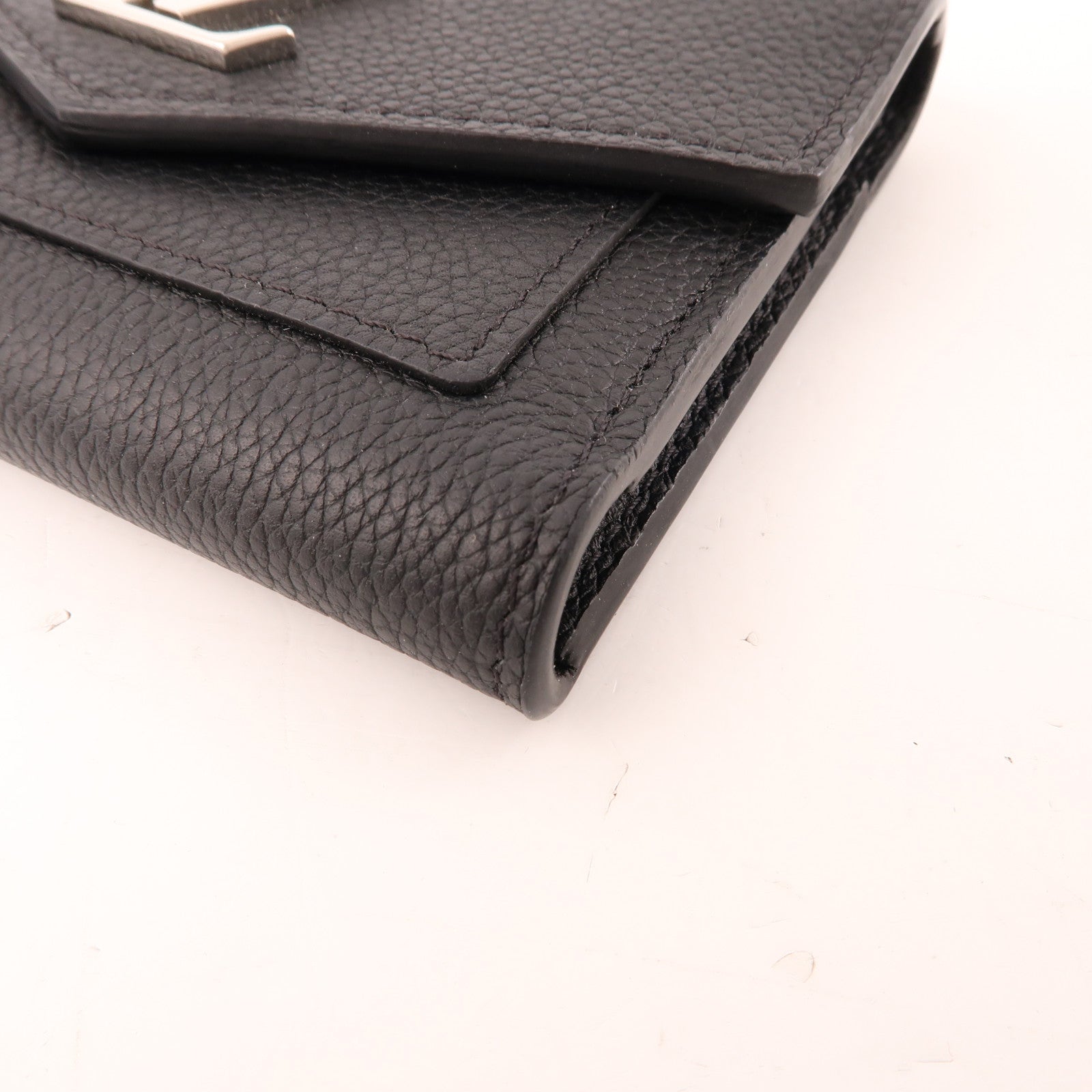 LOUIS VUITTON 牛皮皮革MyLockMe Compact Wallet銀扣錢包黑色