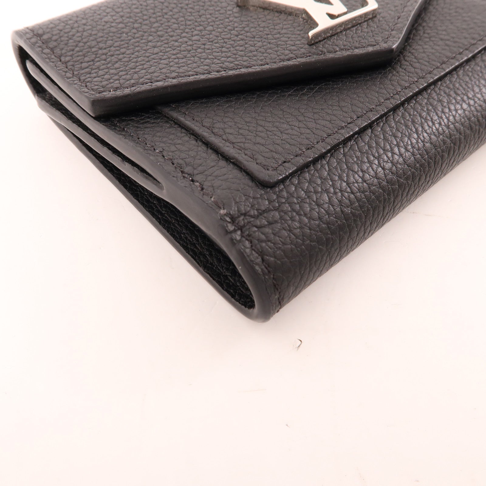 LOUIS VUITTON 牛皮皮革MyLockMe Compact Wallet銀扣錢包黑色