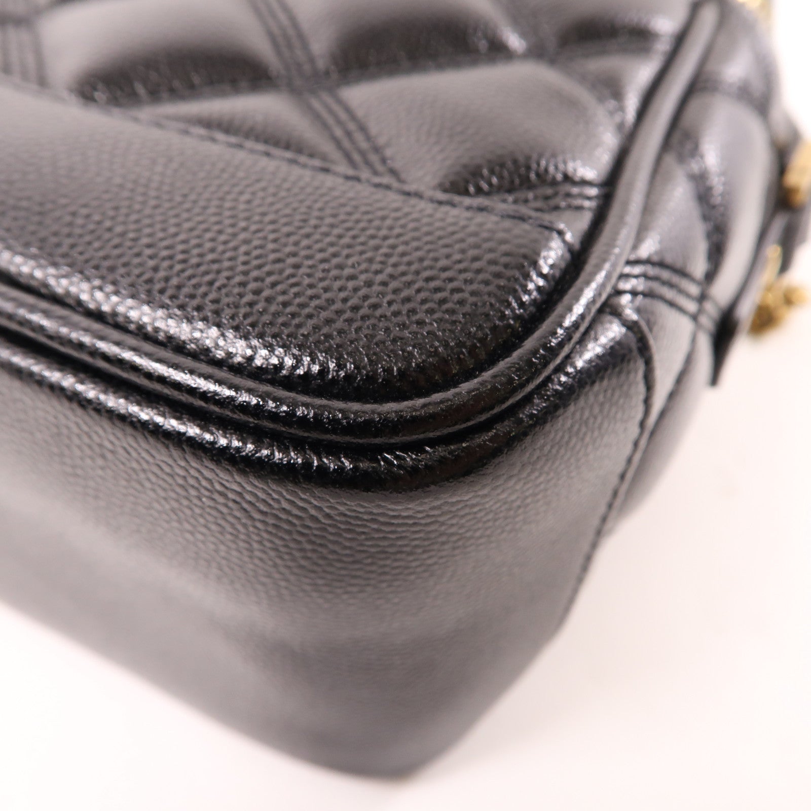 YVES SAINT LAURENT 牛皮皮革Chain Shoulder金扣肩背袋黑色