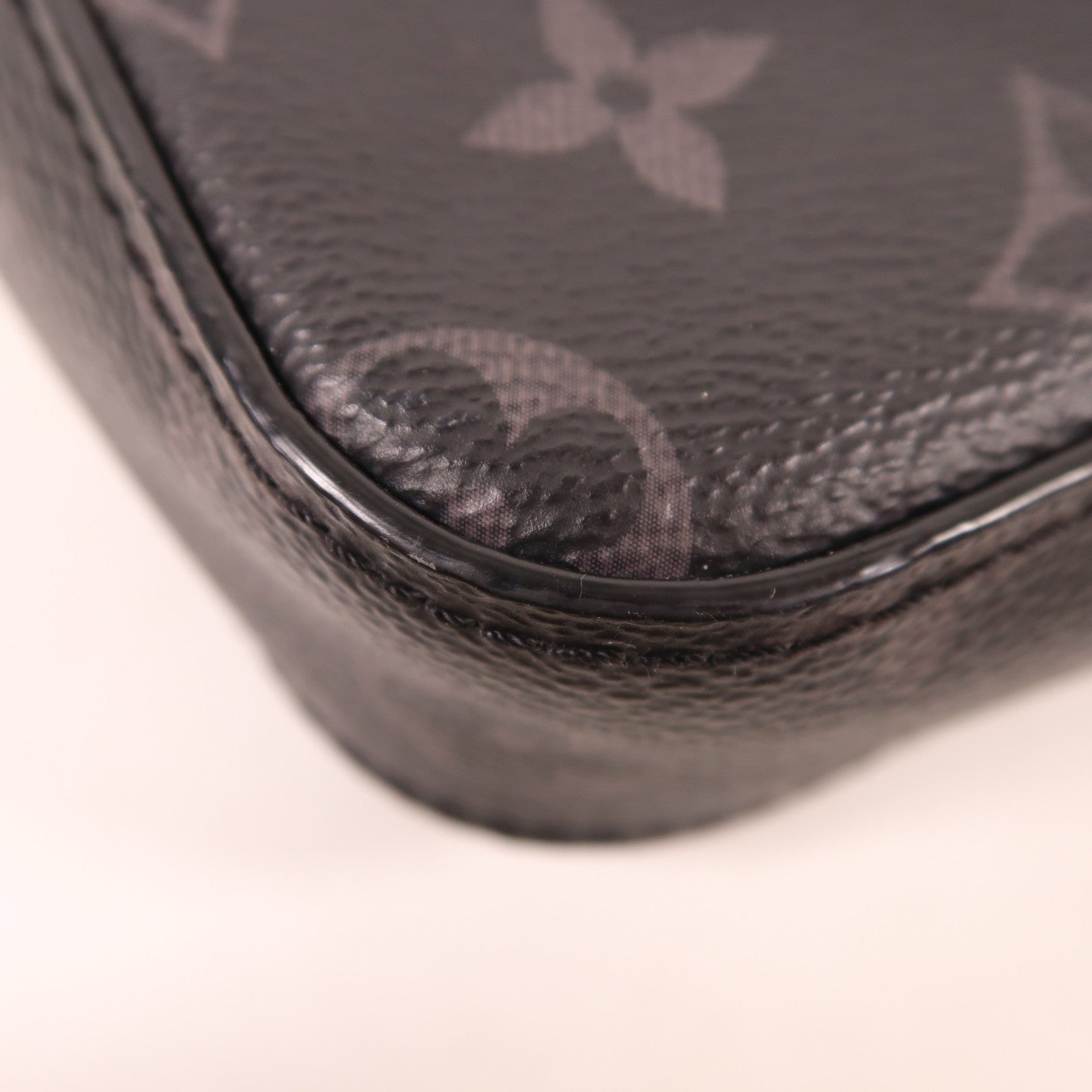 LOUIS VUITTON Monogram Eclipse Reverse Trio Messenger銀扣肩背袋灰色