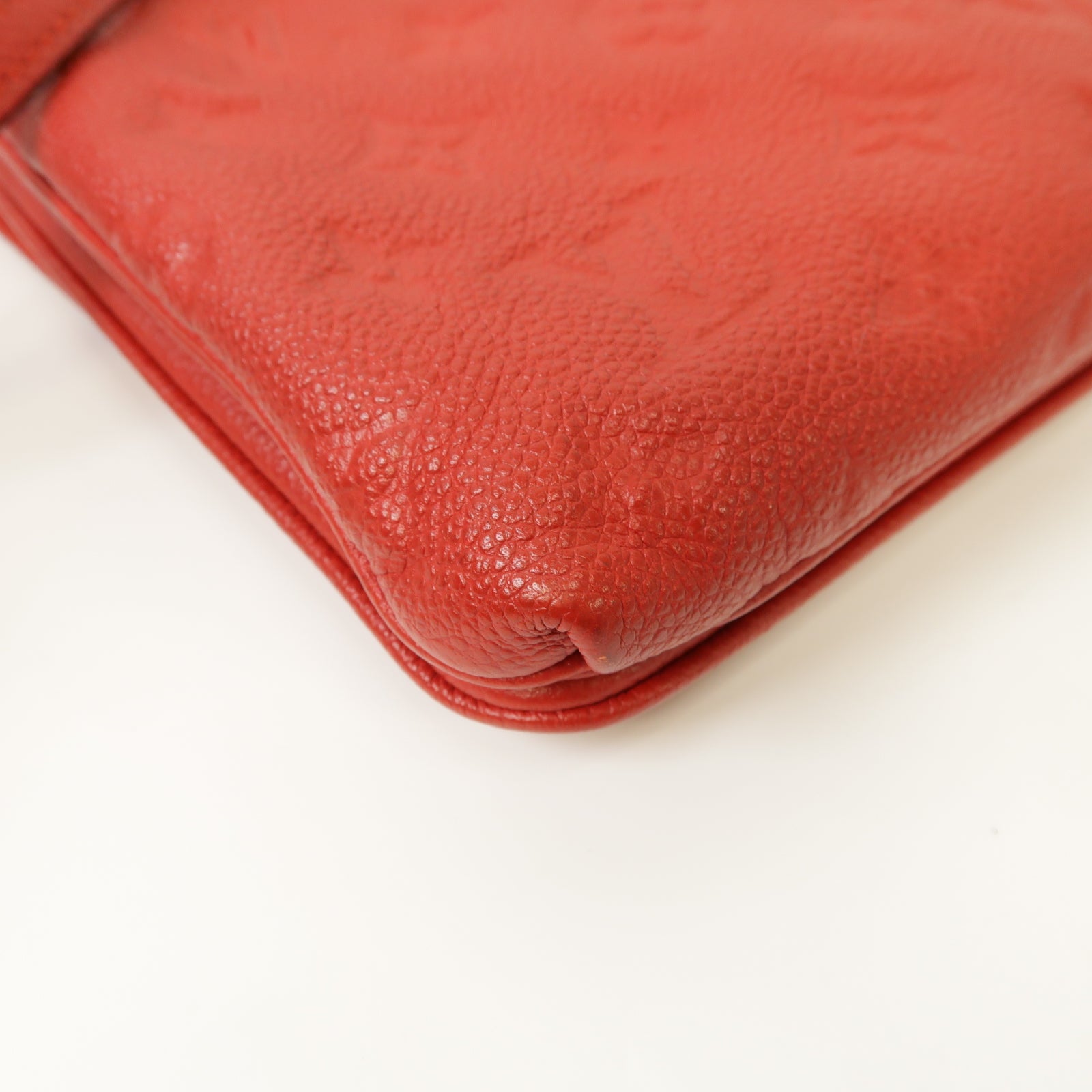 LOUIS VUITTON Monogram Empreinte Twice金扣肩背袋紅色