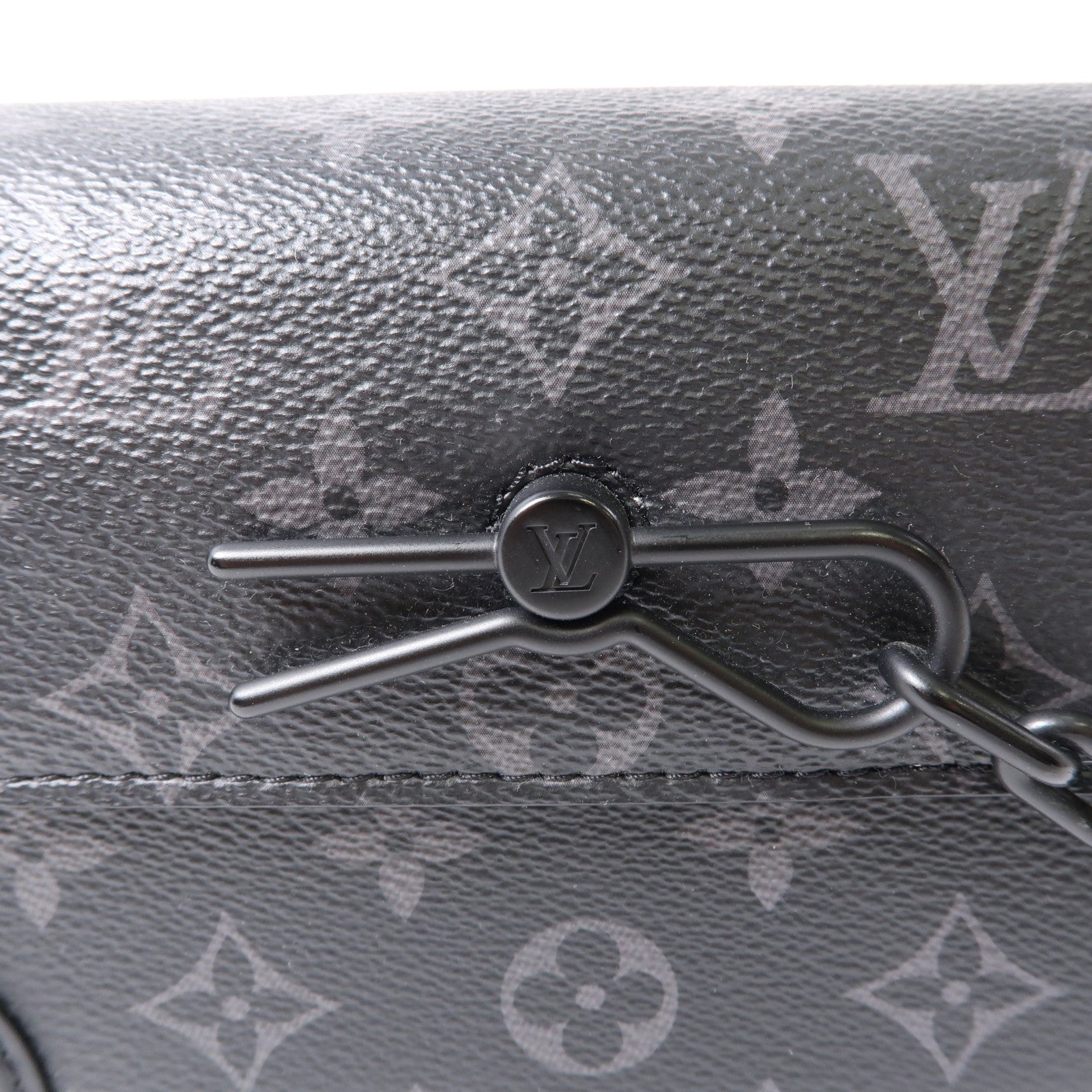 LOUIS VUITTON Monogram Eclipse Steamer Wearable Wallet肩背袋黑色