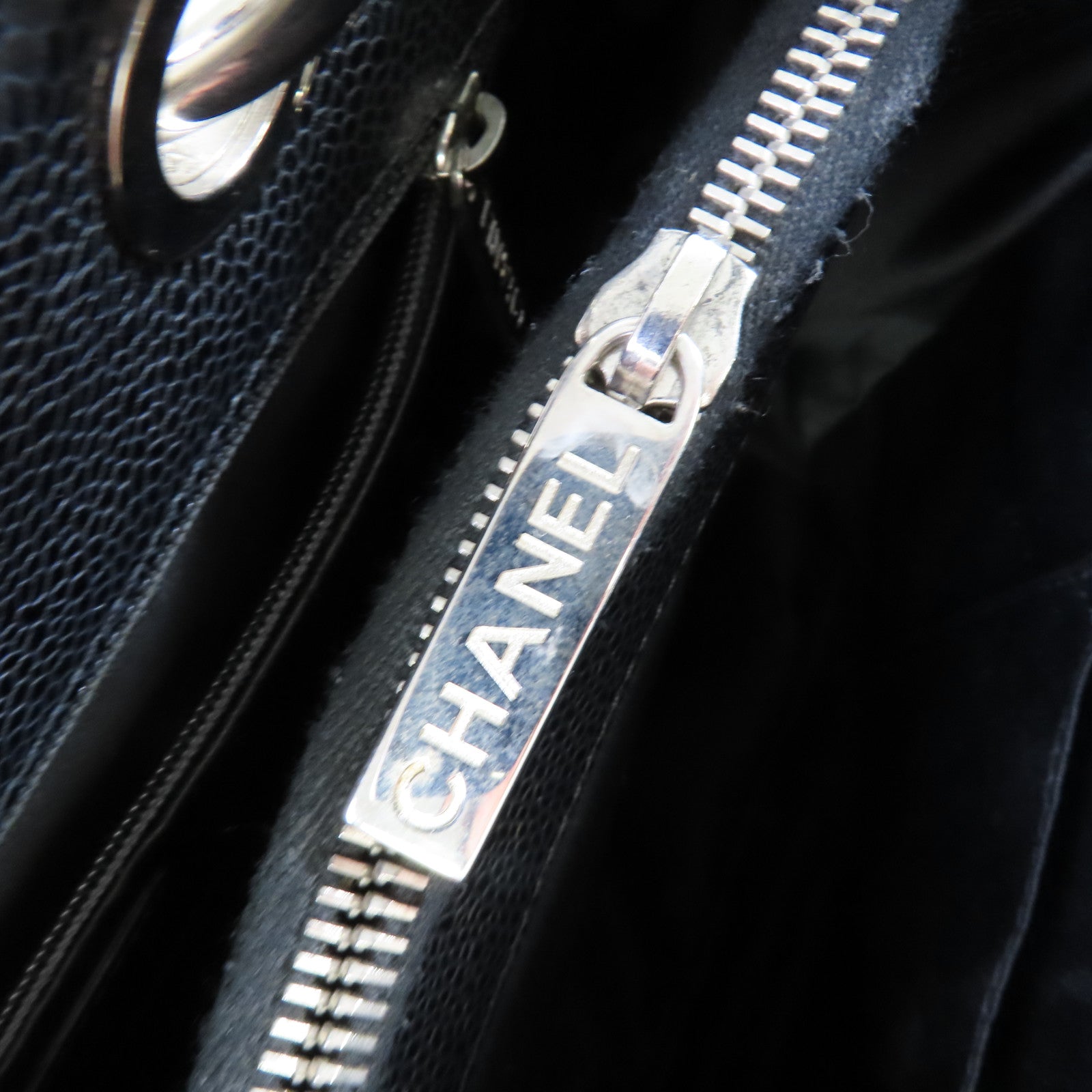 CHANEL 【激減優惠】菱格Caviar皮革GST Chain Shoulder Bag銀扣鏈帶肩背袋黑色