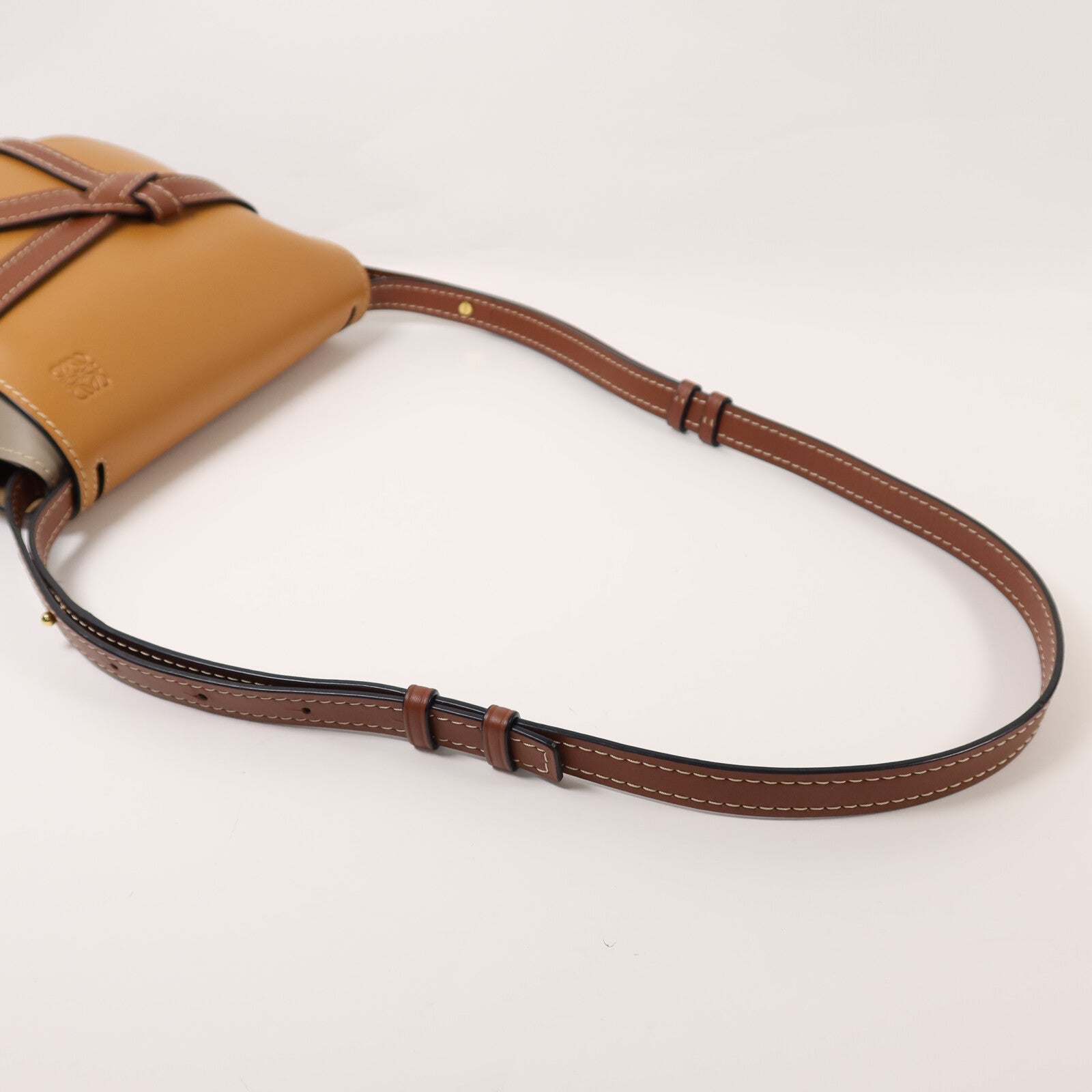 LOEWE 牛皮皮革Gate Small金扣肩背袋