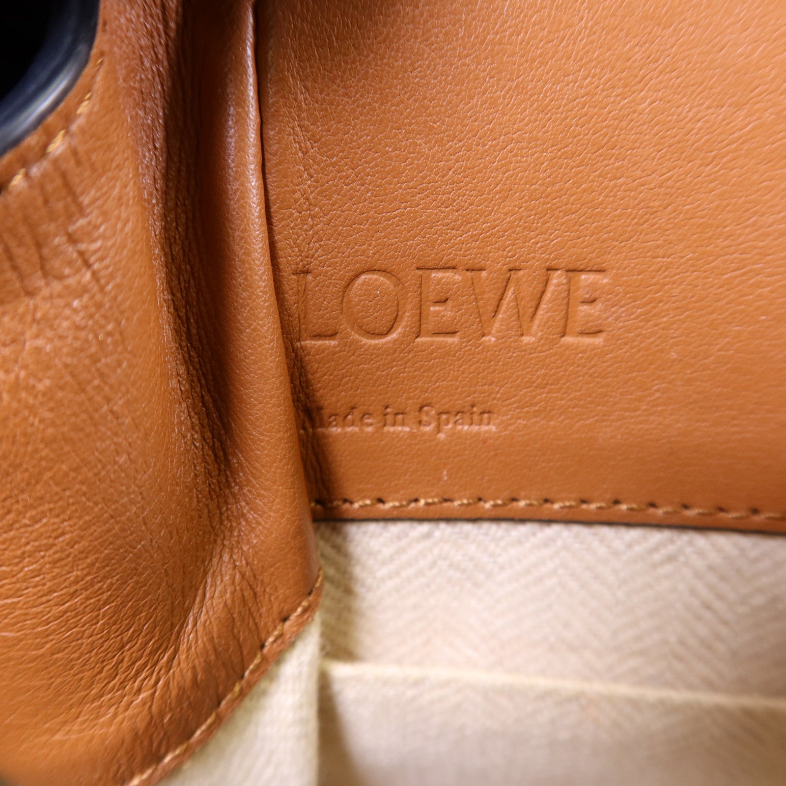 LOEWE 牛皮皮革Mini Hammock Drawstring銀扣手挽肩背兩用袋