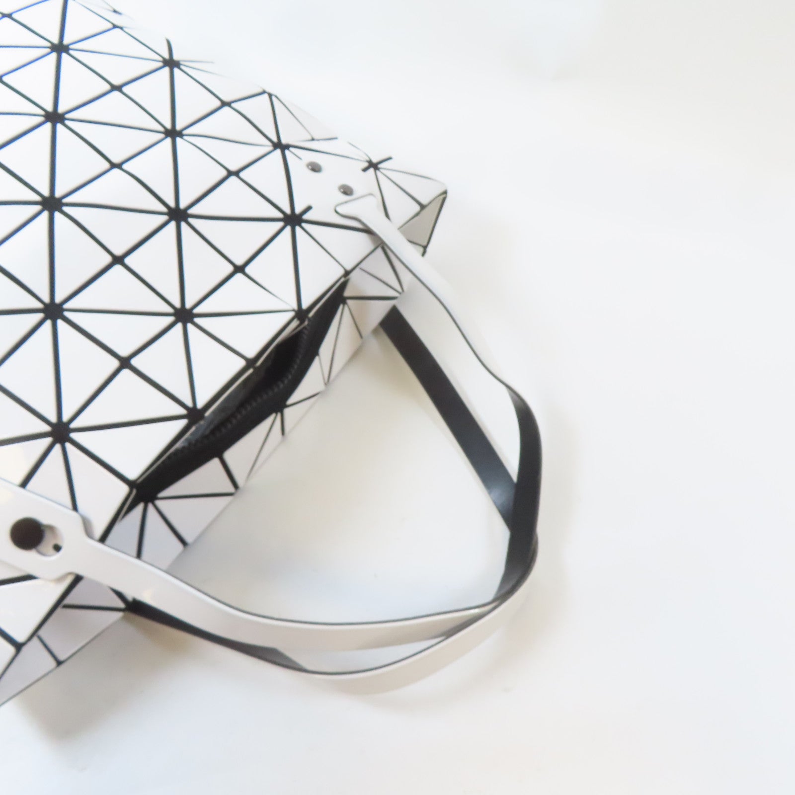 ISSEY MIYAKE PVC BAO BAO肩背袋/手挽袋白色