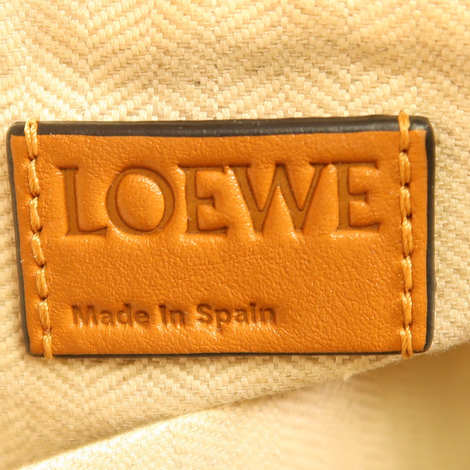 LOEWE 牛皮皮革Puzzle Medium金扣手挽肩背兩用袋