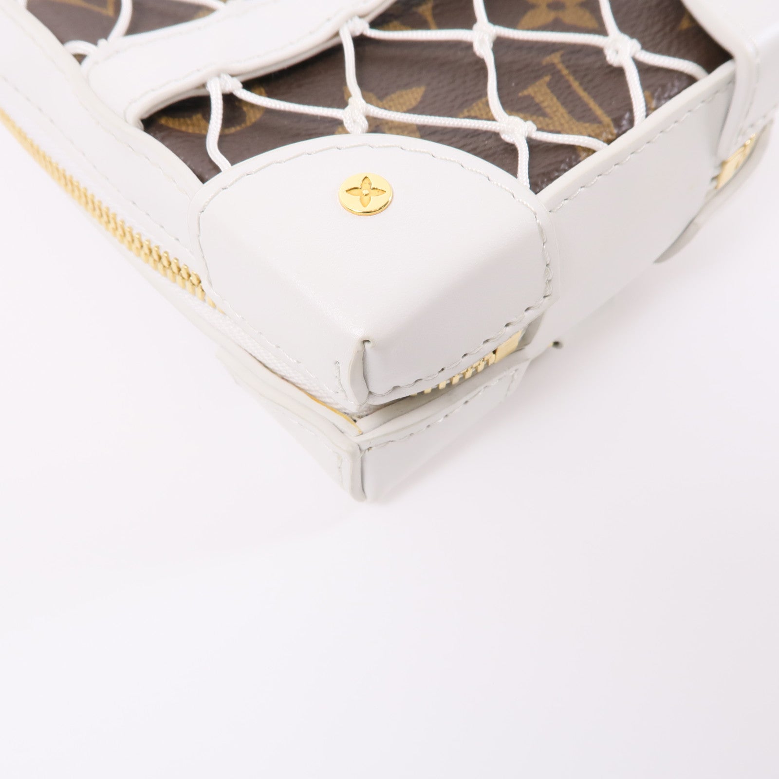 LOUIS VUITTON Monogram/皮革LV x NBA Soft Trunk金扣鏈帶肩背袋棕色/白色