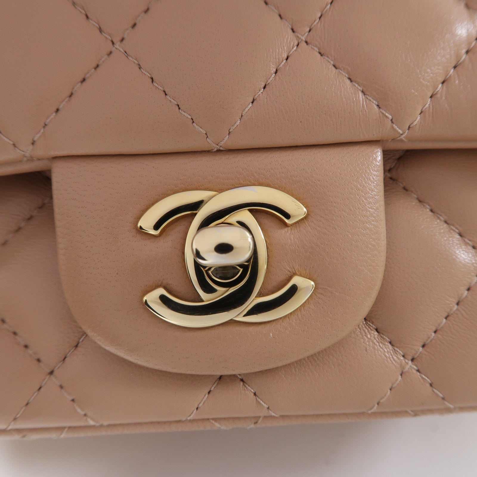 CHANEL 菱格羊皮皮革Chain Shoulder金扣鏈帶肩背袋米色