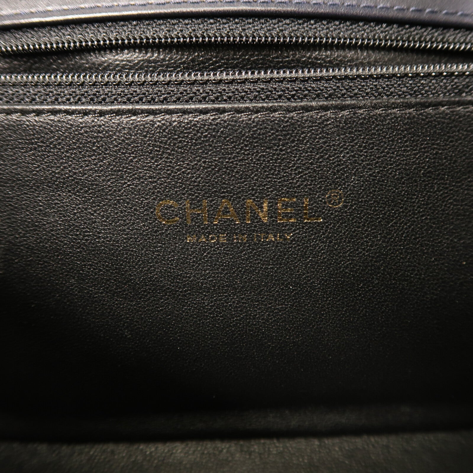 CHANEL 牛皮皮革Filigree Flap金扣鏈帶肩背袋