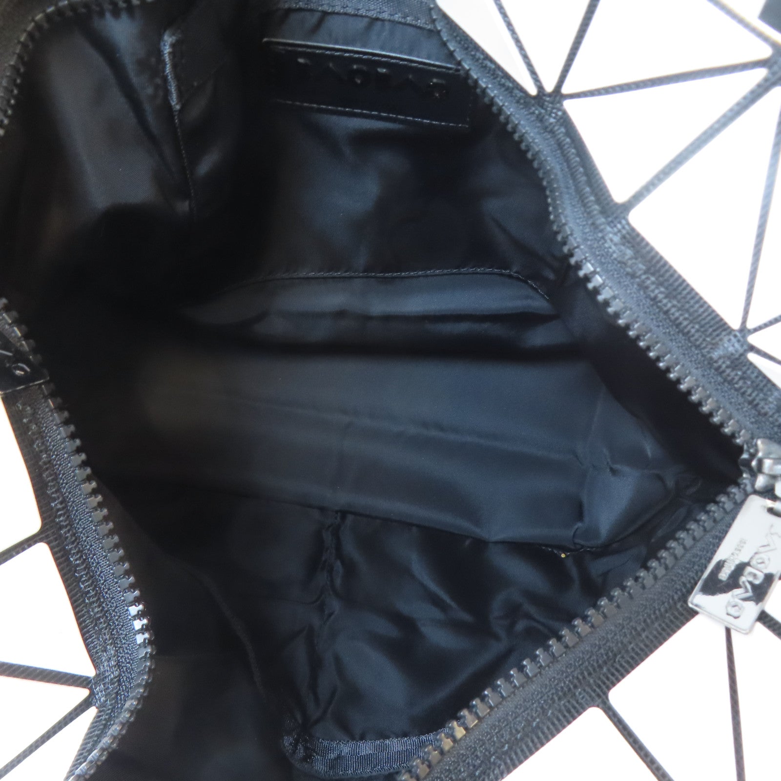ISSEY MIYAKE PVC BAO BAO肩背袋/手挽袋白色