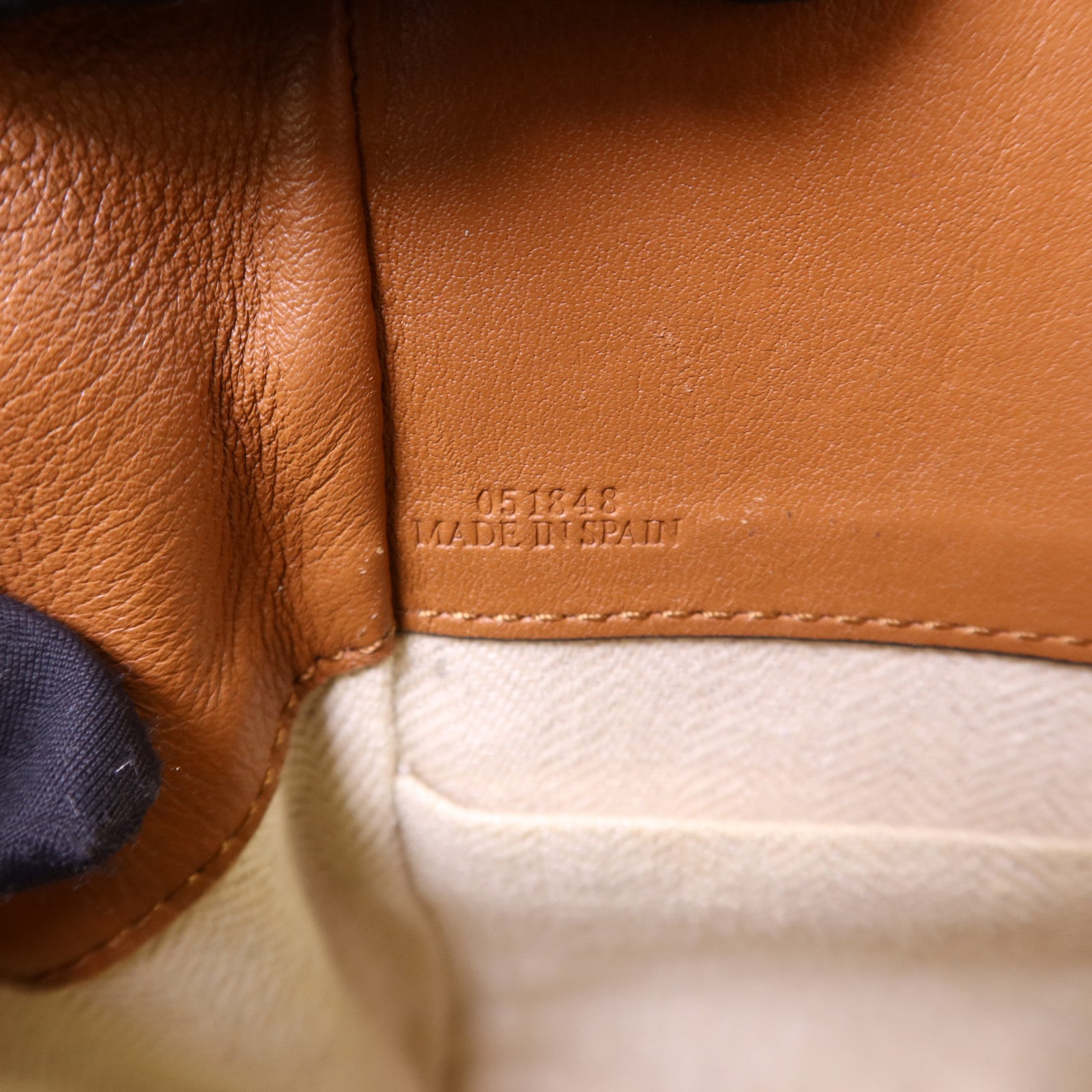 LOEWE 牛皮皮革Mini Hammock Drawstring銀扣手挽肩背兩用袋