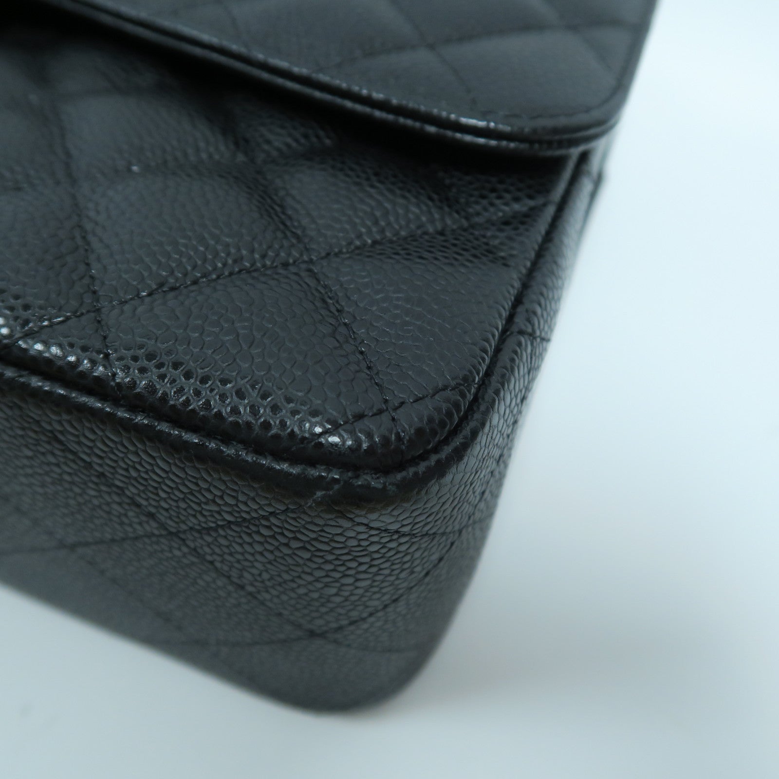 CHANEL 菱格Caviar皮革Classic Flap Jumbo銀扣鏈帶肩背袋黑色