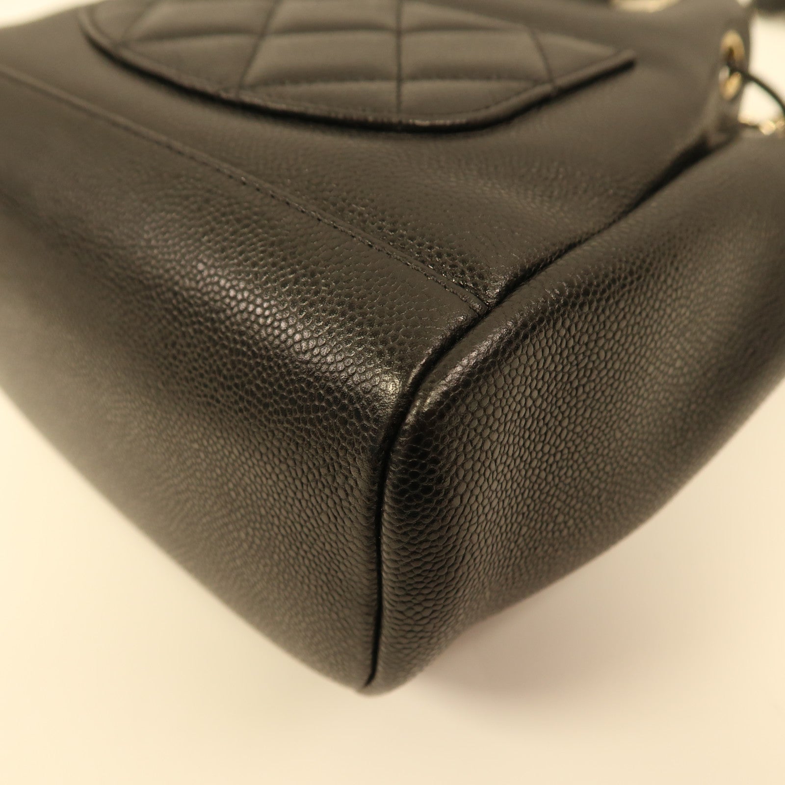 CHANEL 牛皮皮革Bucket Bag金扣肩背袋黑色