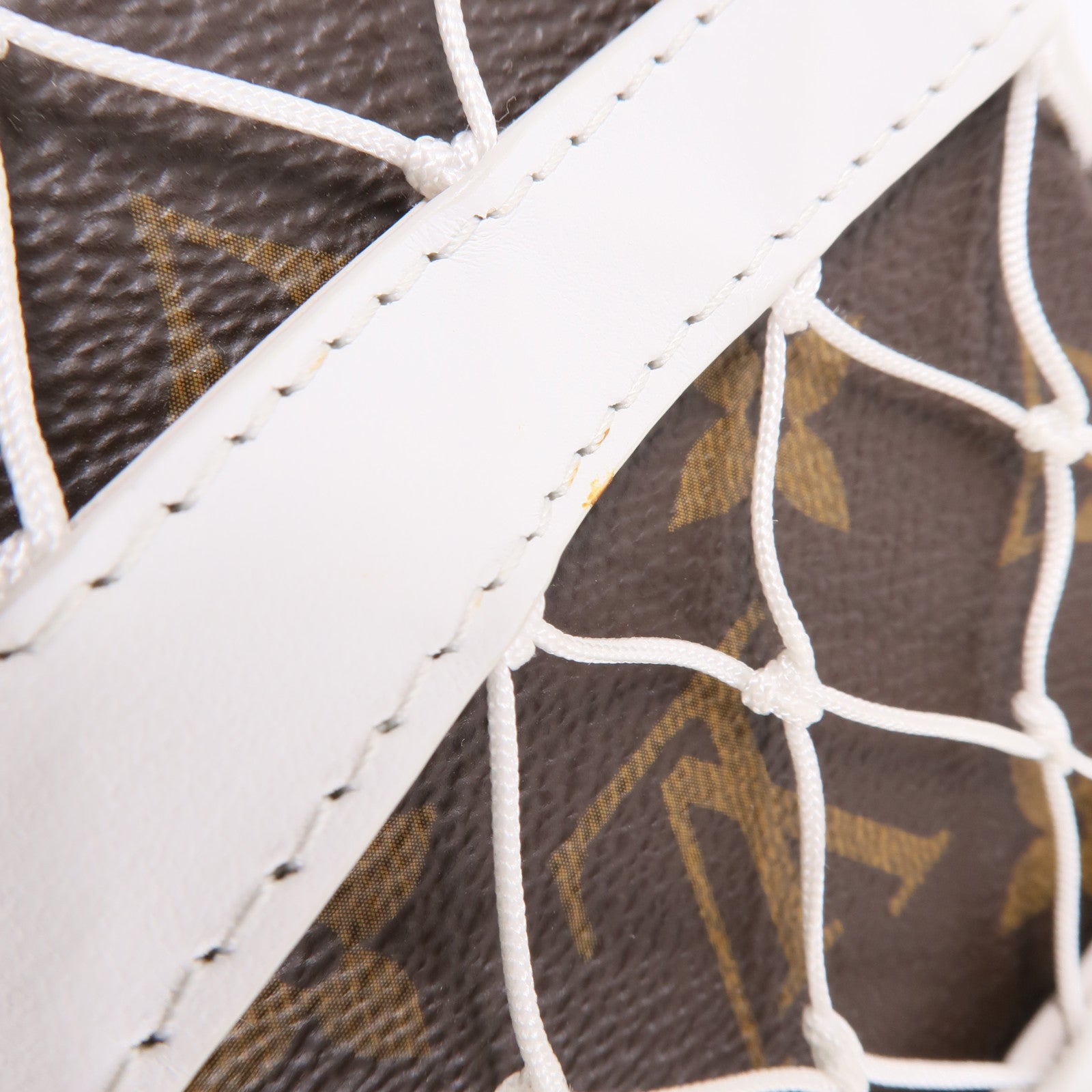 LOUIS VUITTON Monogram/皮革LV x NBA Soft Trunk金扣鏈帶肩背袋棕色/白色