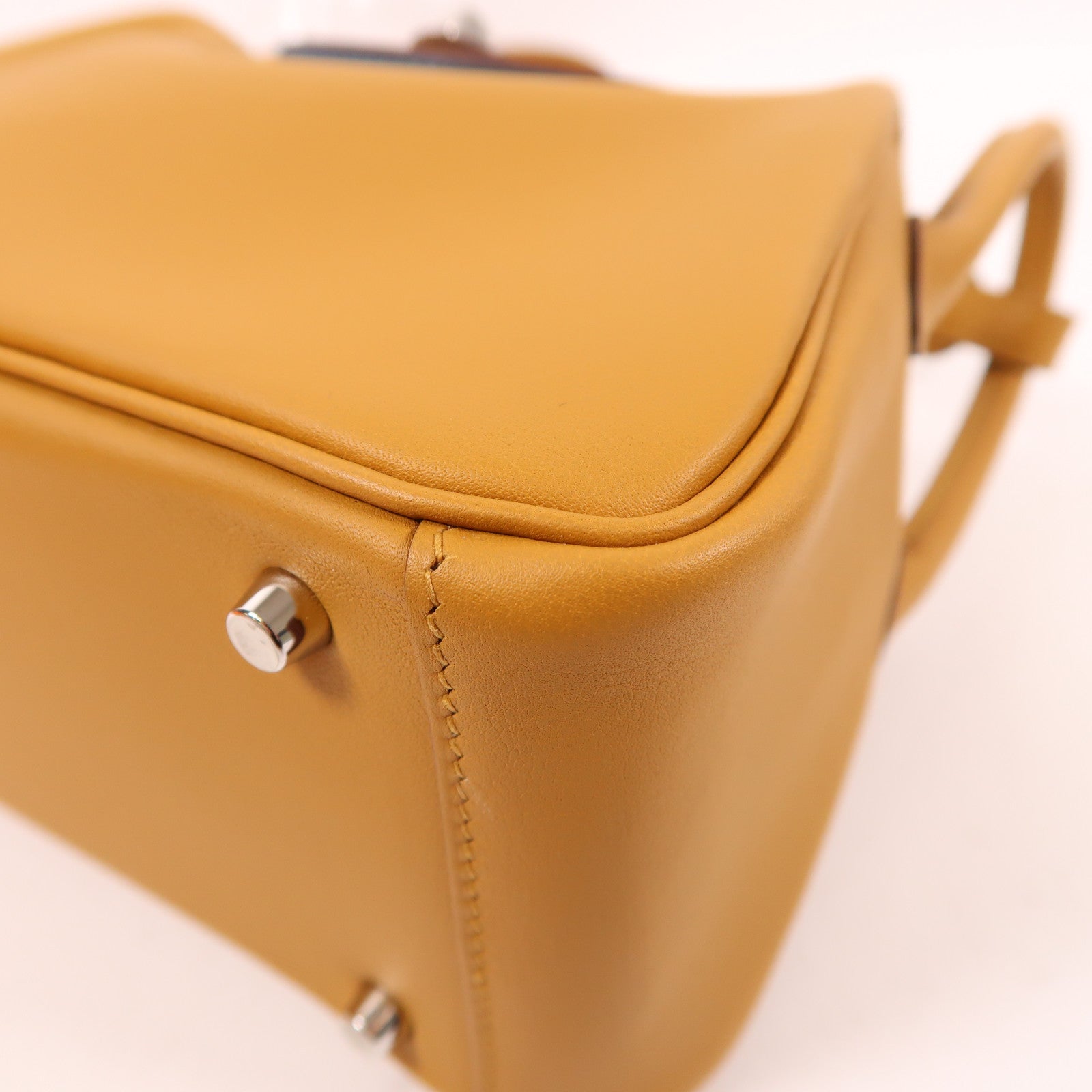 HERMES 【激減優惠】Swift皮革Mini Lindy 20銀扣肩背袋