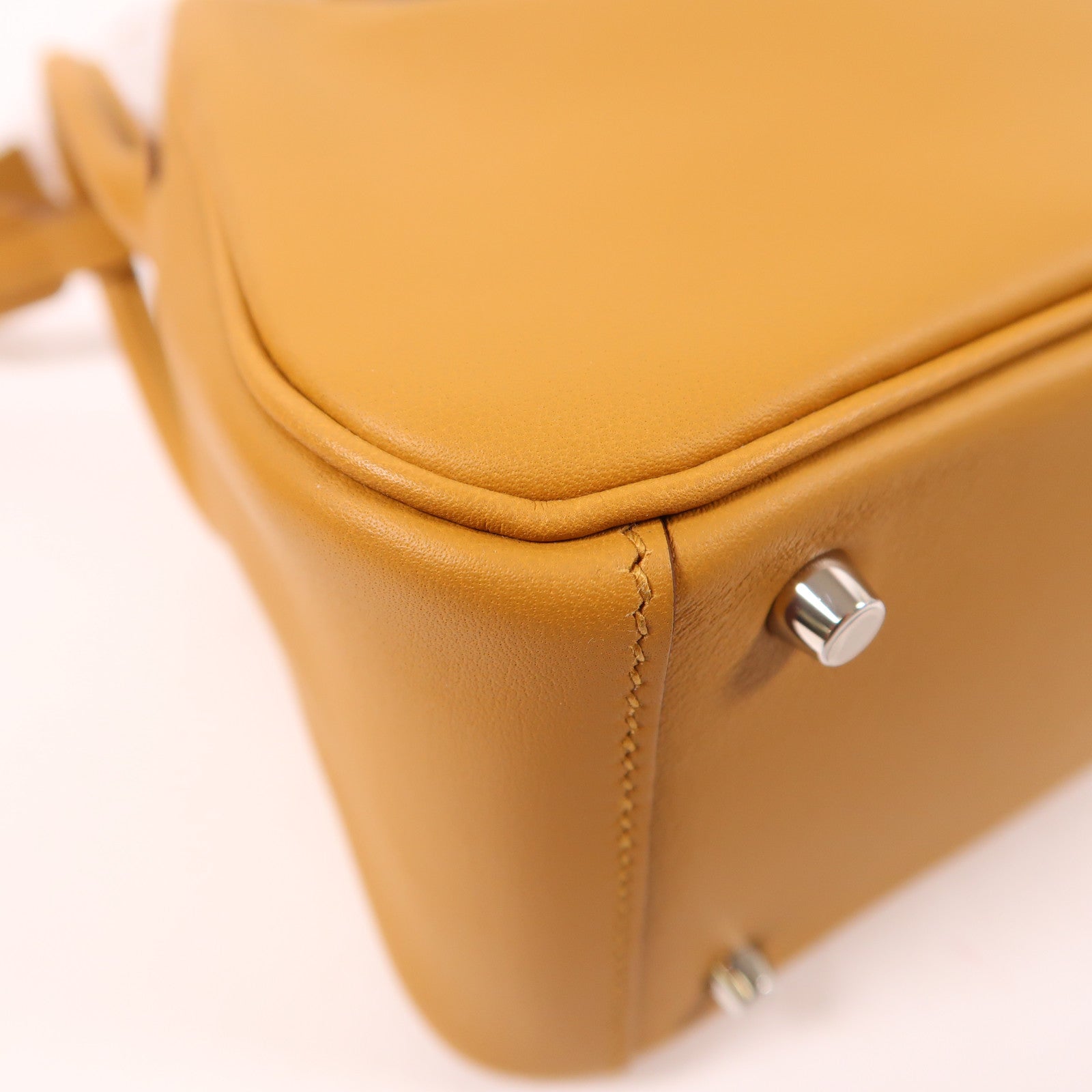 HERMES 【激減優惠】Swift皮革Mini Lindy 20銀扣肩背袋