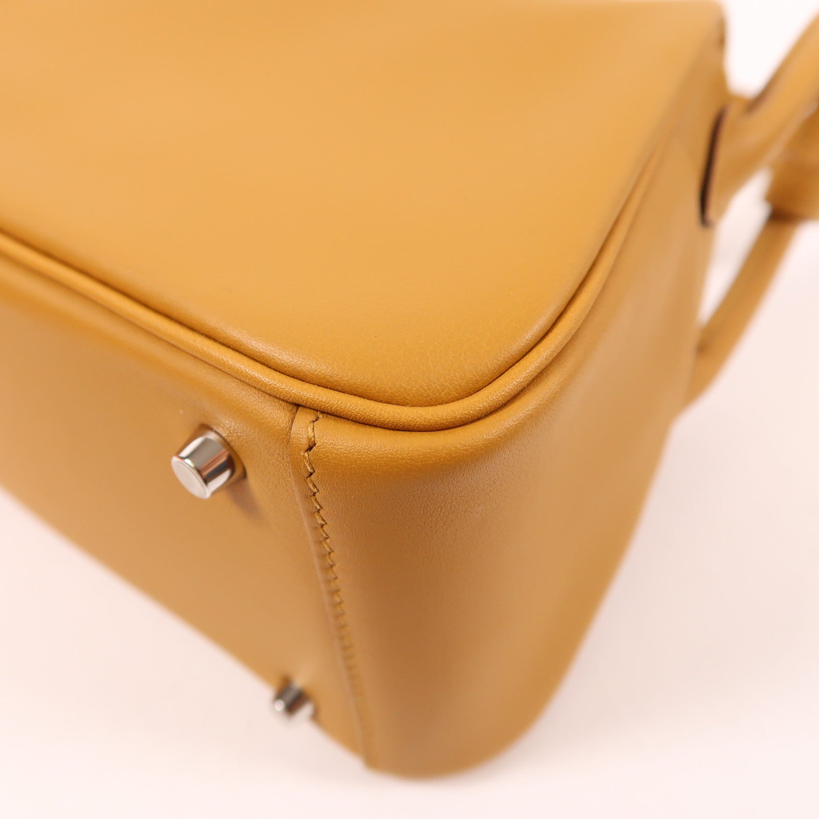 HERMES 【激減優惠】Swift皮革Mini Lindy 20銀扣肩背袋