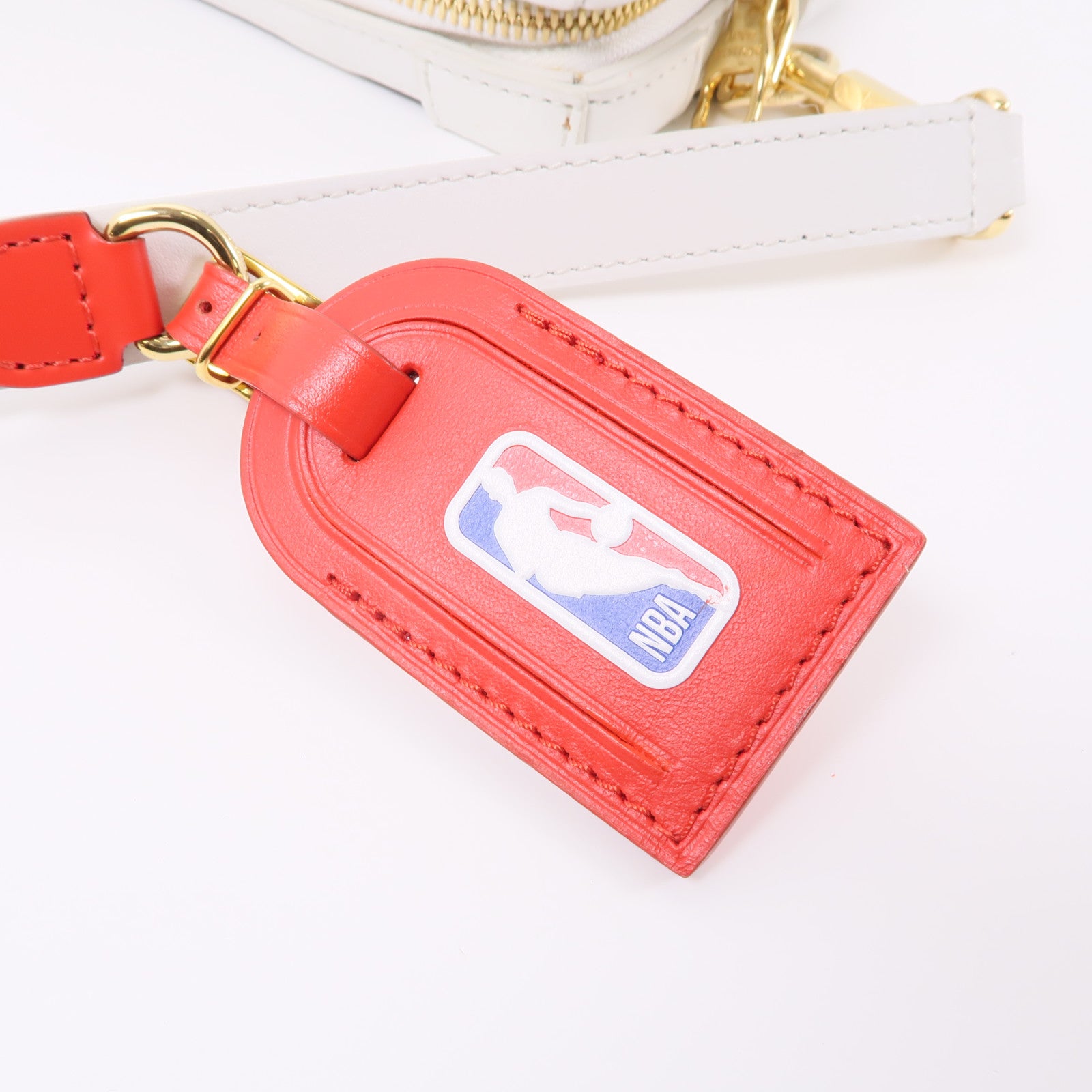 LOUIS VUITTON Monogram/皮革LV x NBA Soft Trunk金扣鏈帶肩背袋棕色/白色