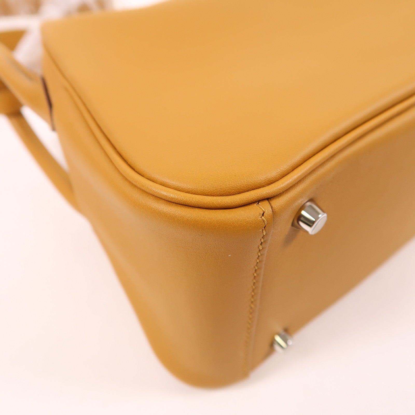 HERMES 【激減優惠】Swift皮革Mini Lindy 20銀扣肩背袋