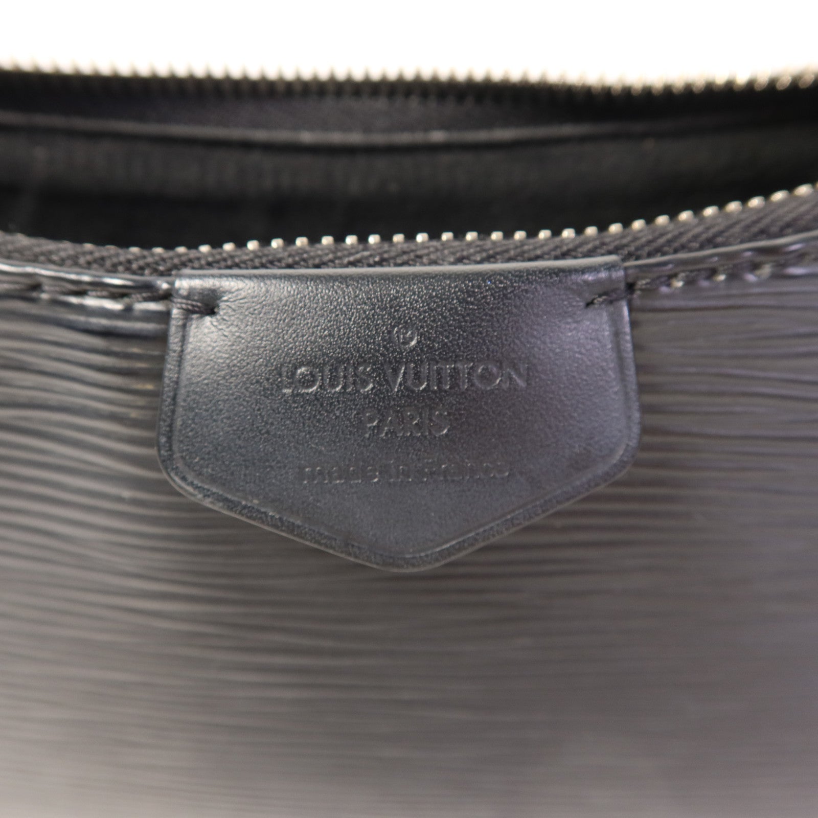 LOUIS VUITTON Epi Easy Pouch on Strap銀扣手挽肩背兩用袋