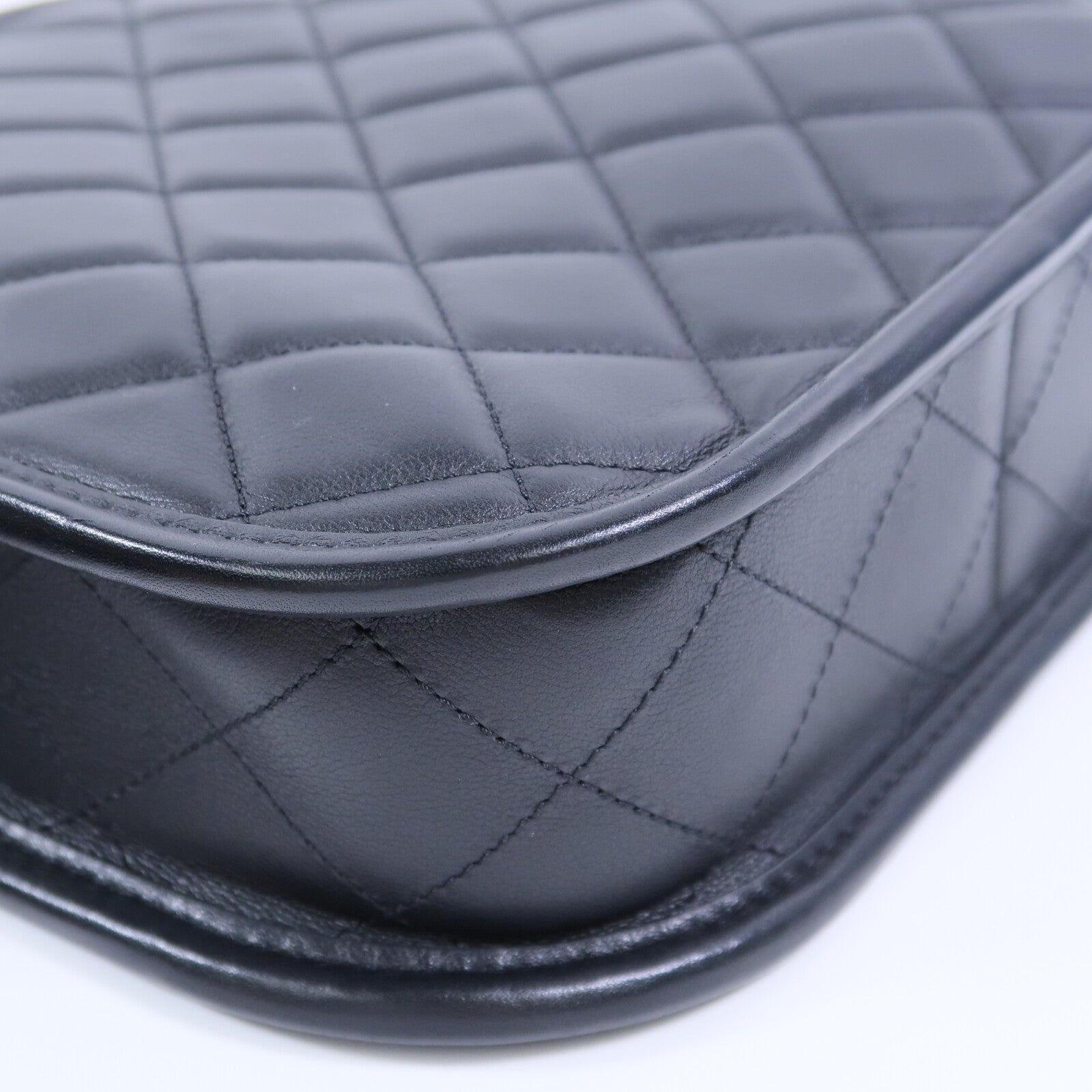CHANEL 牛皮皮革24S Hobo鏈帶肩背袋