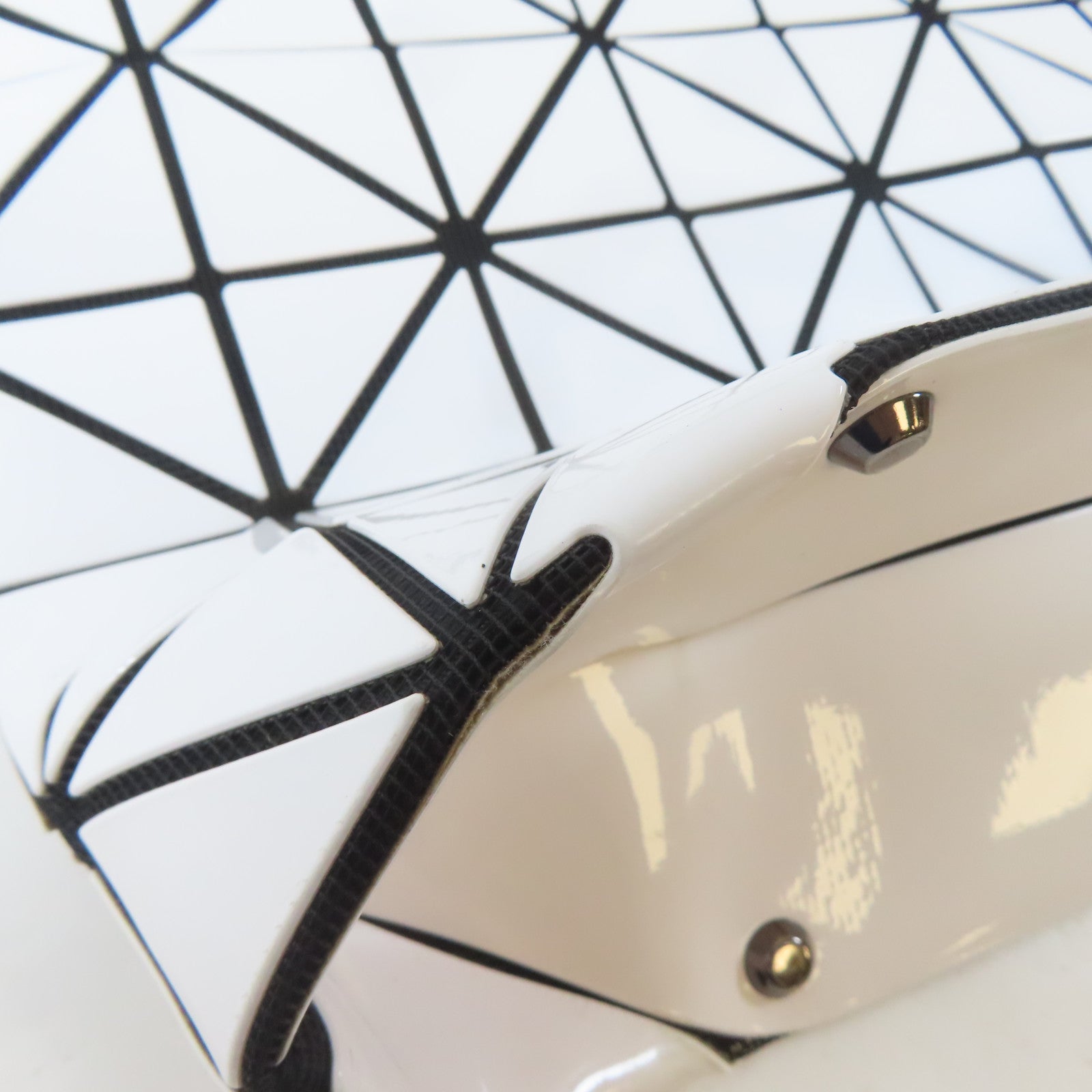 ISSEY MIYAKE PVC BAO BAO肩背袋/手挽袋白色