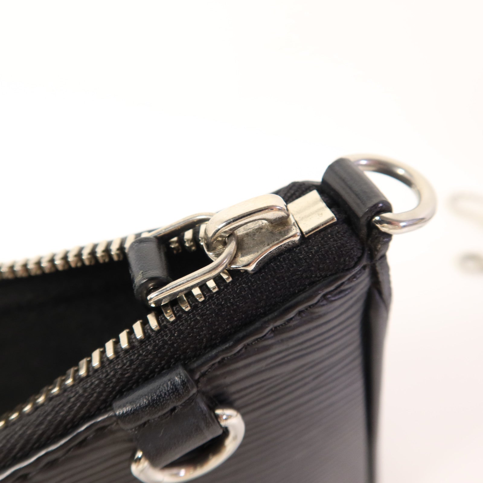 LOUIS VUITTON Epi Easy Pouch on Strap銀扣手挽肩背兩用袋