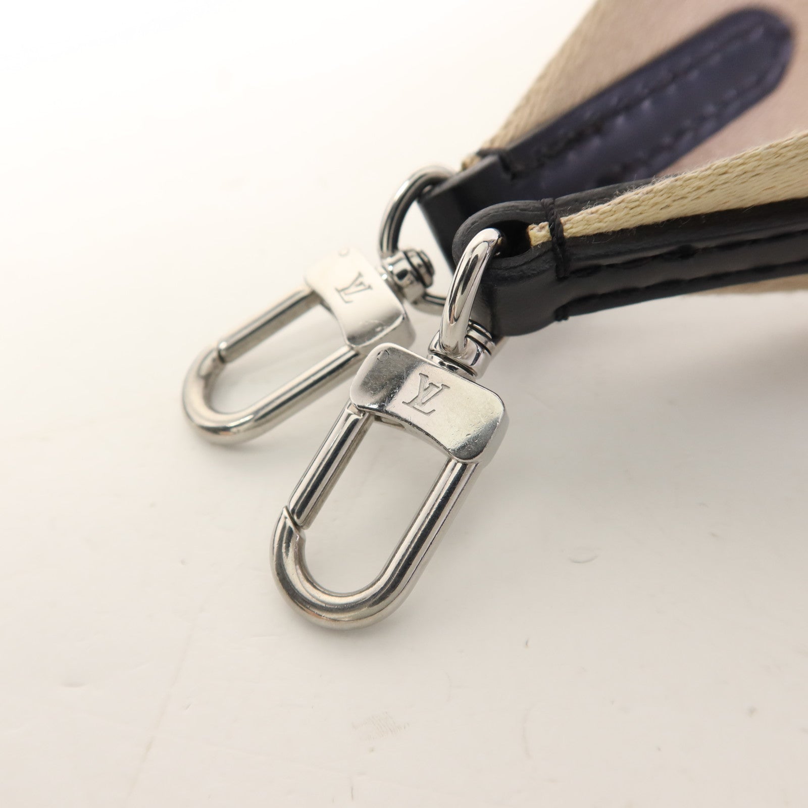 LOUIS VUITTON Epi Easy Pouch on Strap銀扣手挽肩背兩用袋