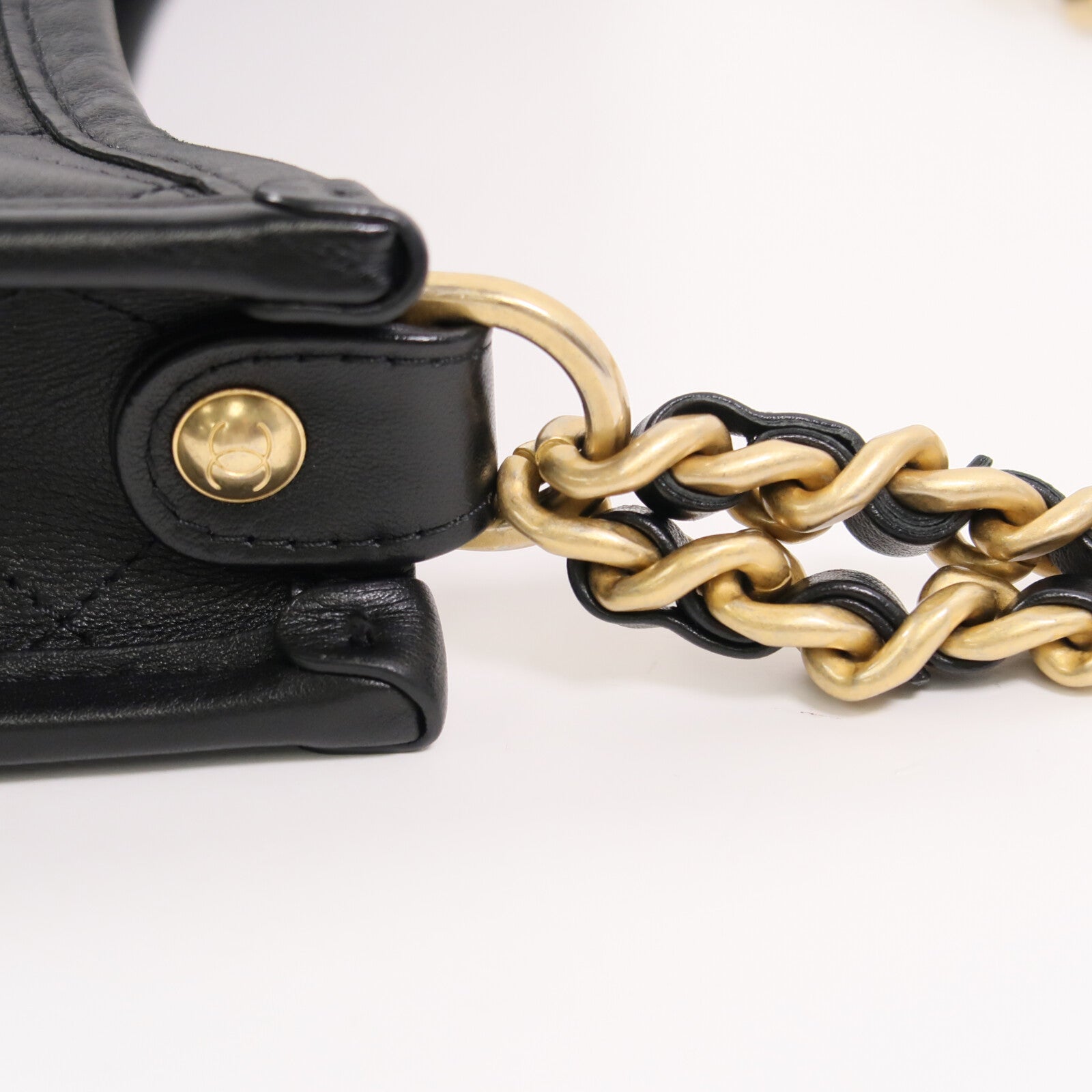 CHANEL 牛皮皮革24S Hobo鏈帶肩背袋