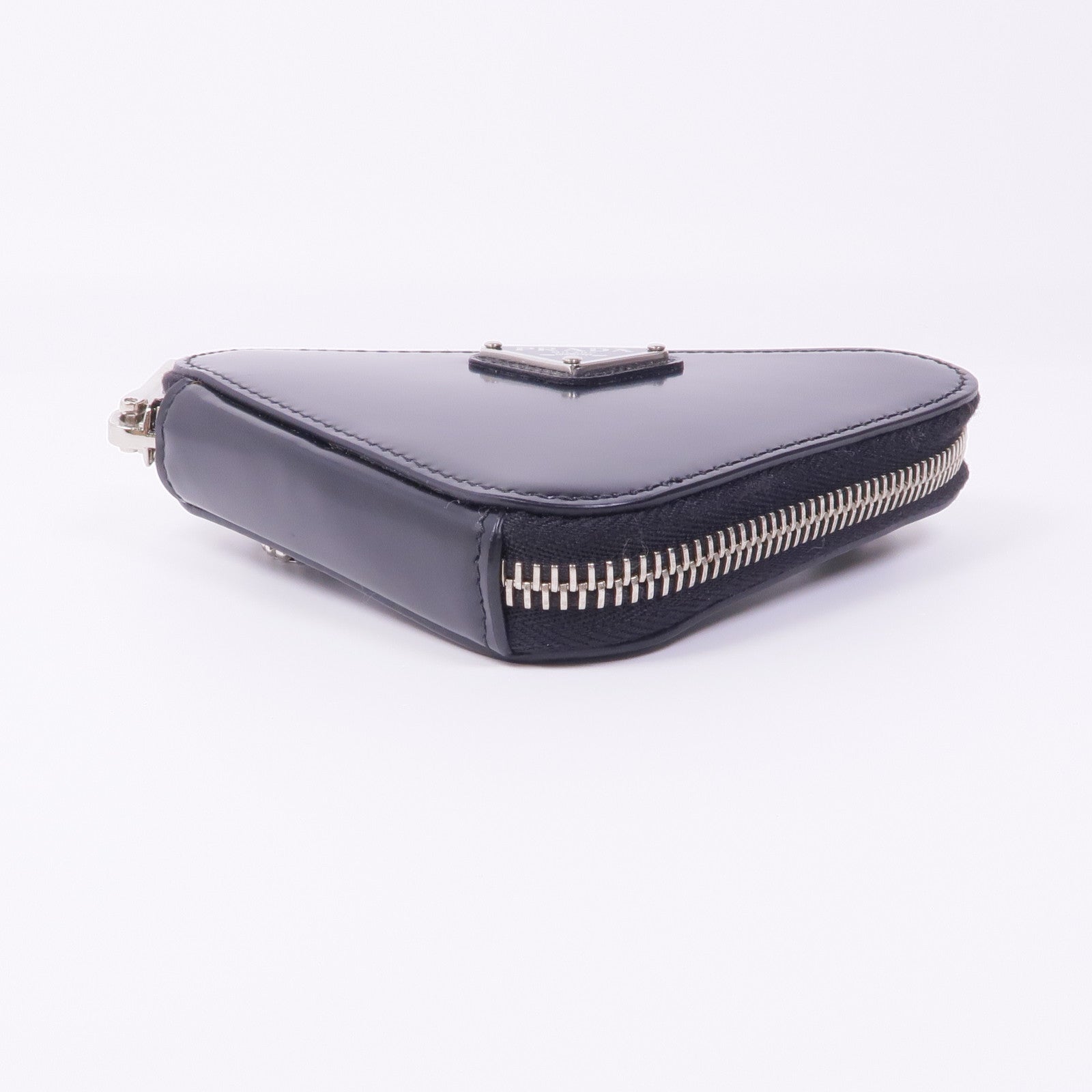 PRADA 【激減優惠】牛皮皮革Triangle Mini Pouch銀扣鏈帶肩背袋