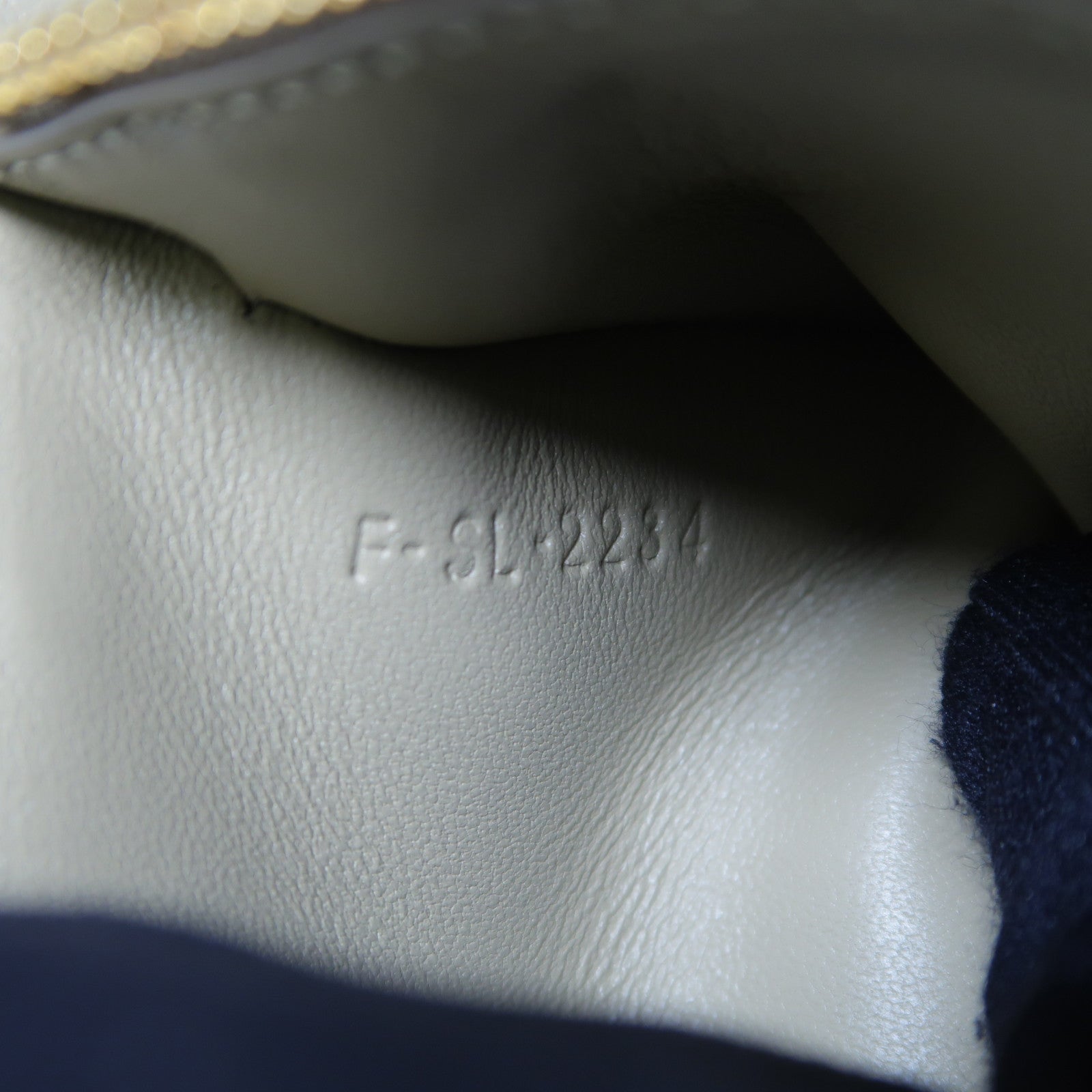 CELINE 牛皮皮革Shoulder Bag金扣鏈帶肩背袋