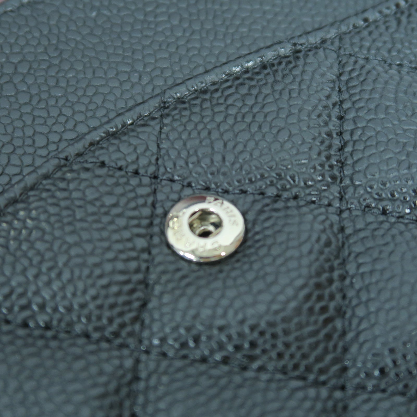 CHANEL 菱格Caviar皮革Classic Flap Jumbo銀扣鏈帶肩背袋黑色